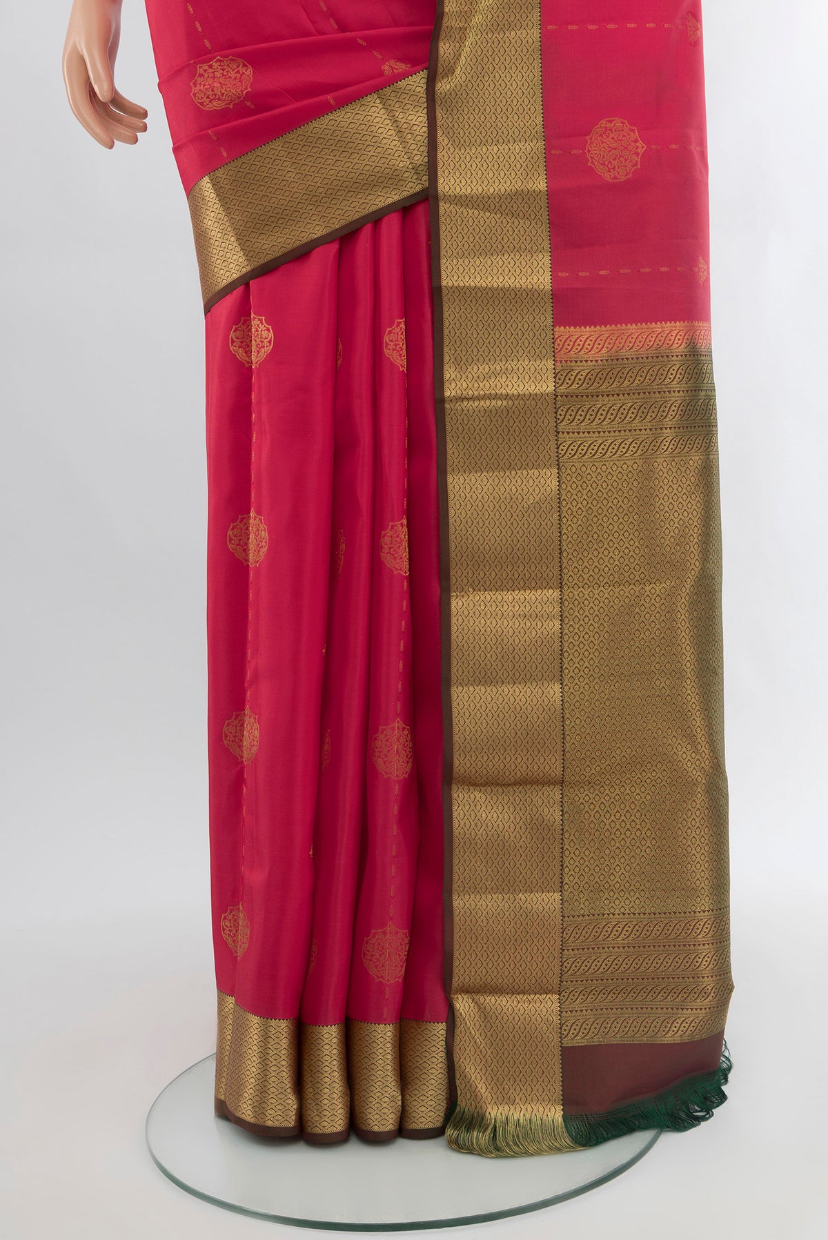 Pleats and pallu of Pink Kanchipuram Silk Saree with Zari Butta on the body and Zari Border. 