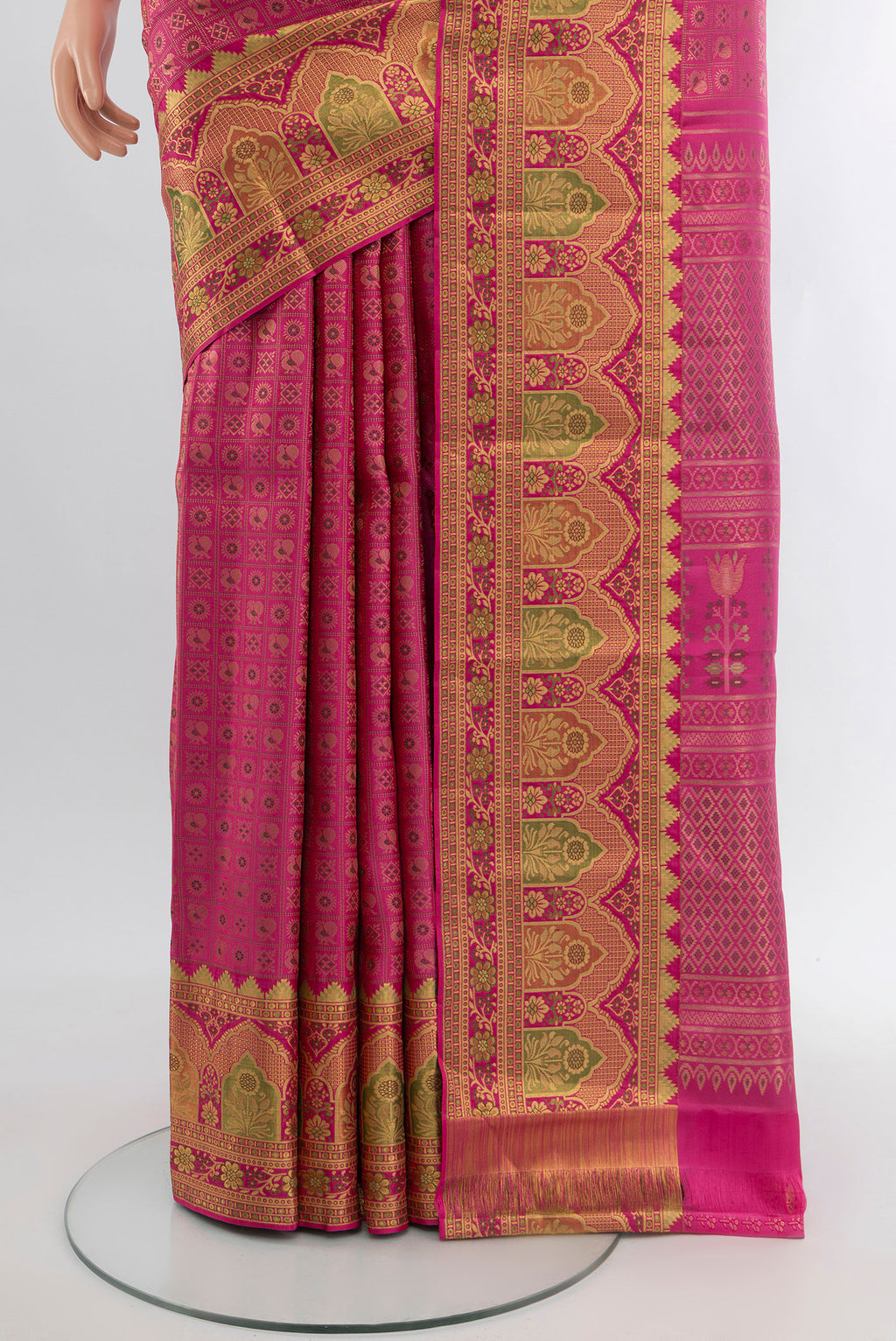 Pleats and pallu of Pink Kanjivaram Silk Saree with Zari Brocade on the body and Zari Border. 