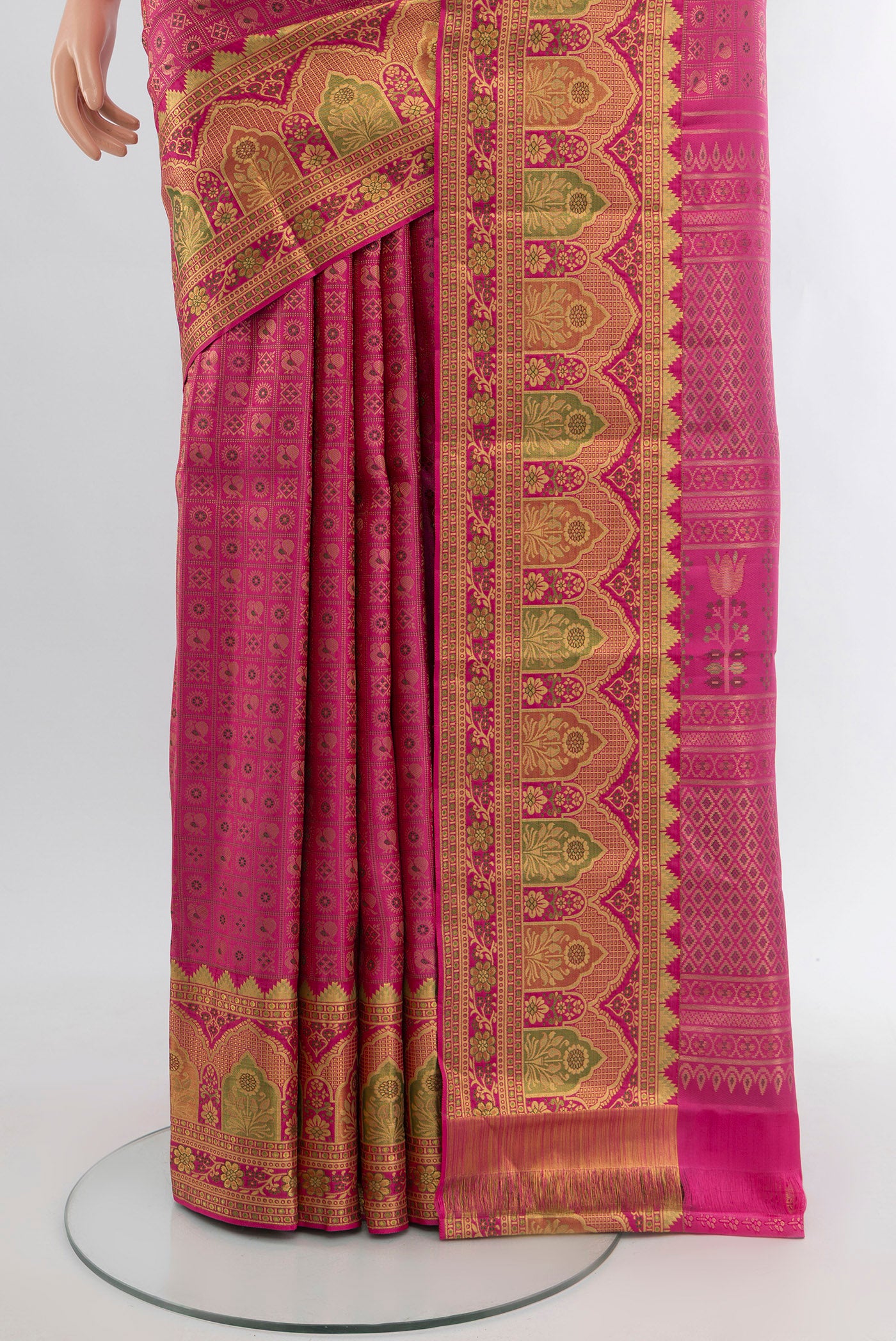 Pleats and pallu of Pink Kanjivaram Silk Saree with Zari Brocade on the body and Zari Border. 