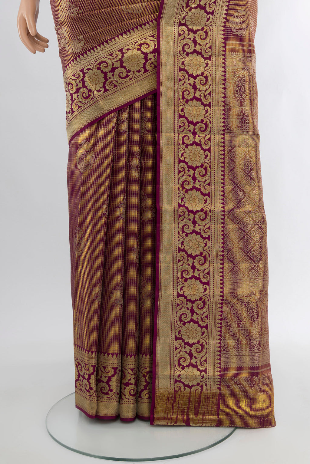 Pleats and pallu of Purple Kanjivaram Tissue Silk Saree with Zari Brocade on the body and Zari Border. 