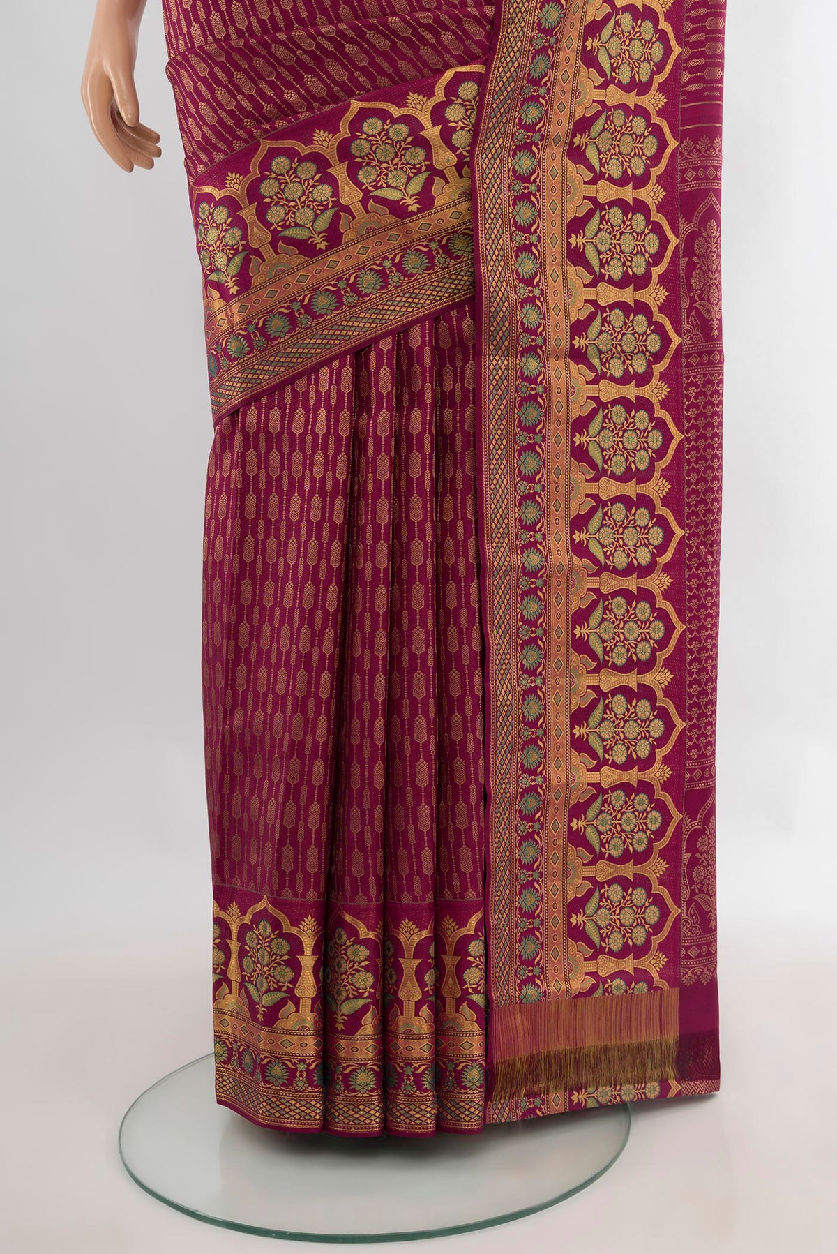 Pleats and pallu of Pure Silk Magenta Kanjivaram Saree with Zari Brocade on the body and Zari Border. 