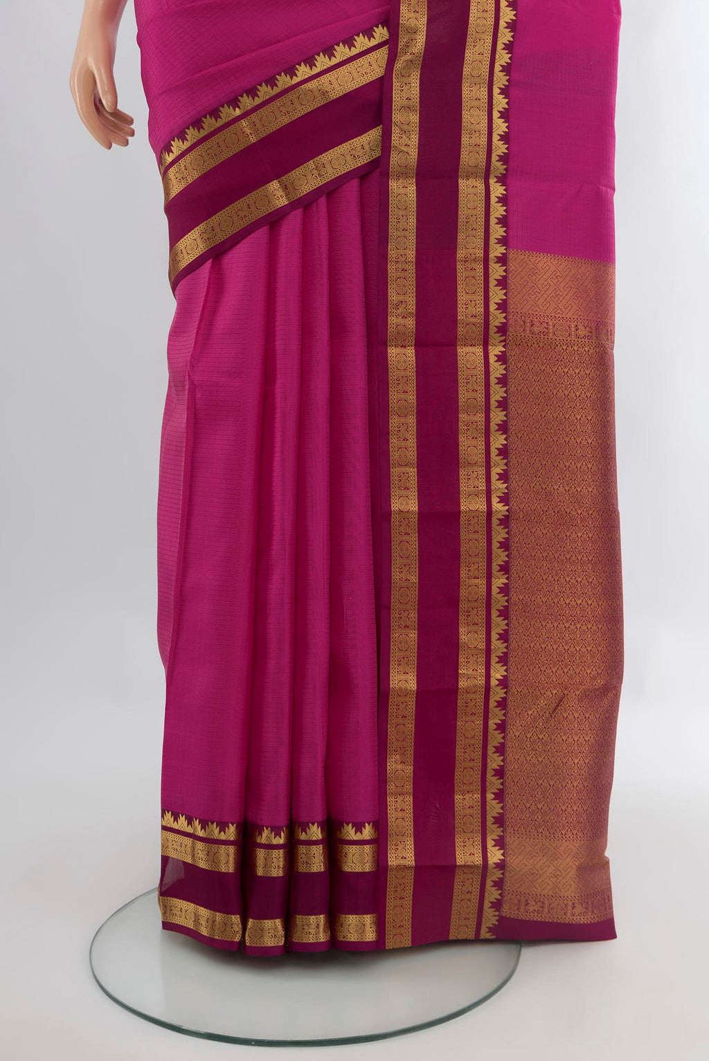 Pleats and pallu of Pink Kanchipuram Silk Saree with Checked design on the body and Zari Border. 