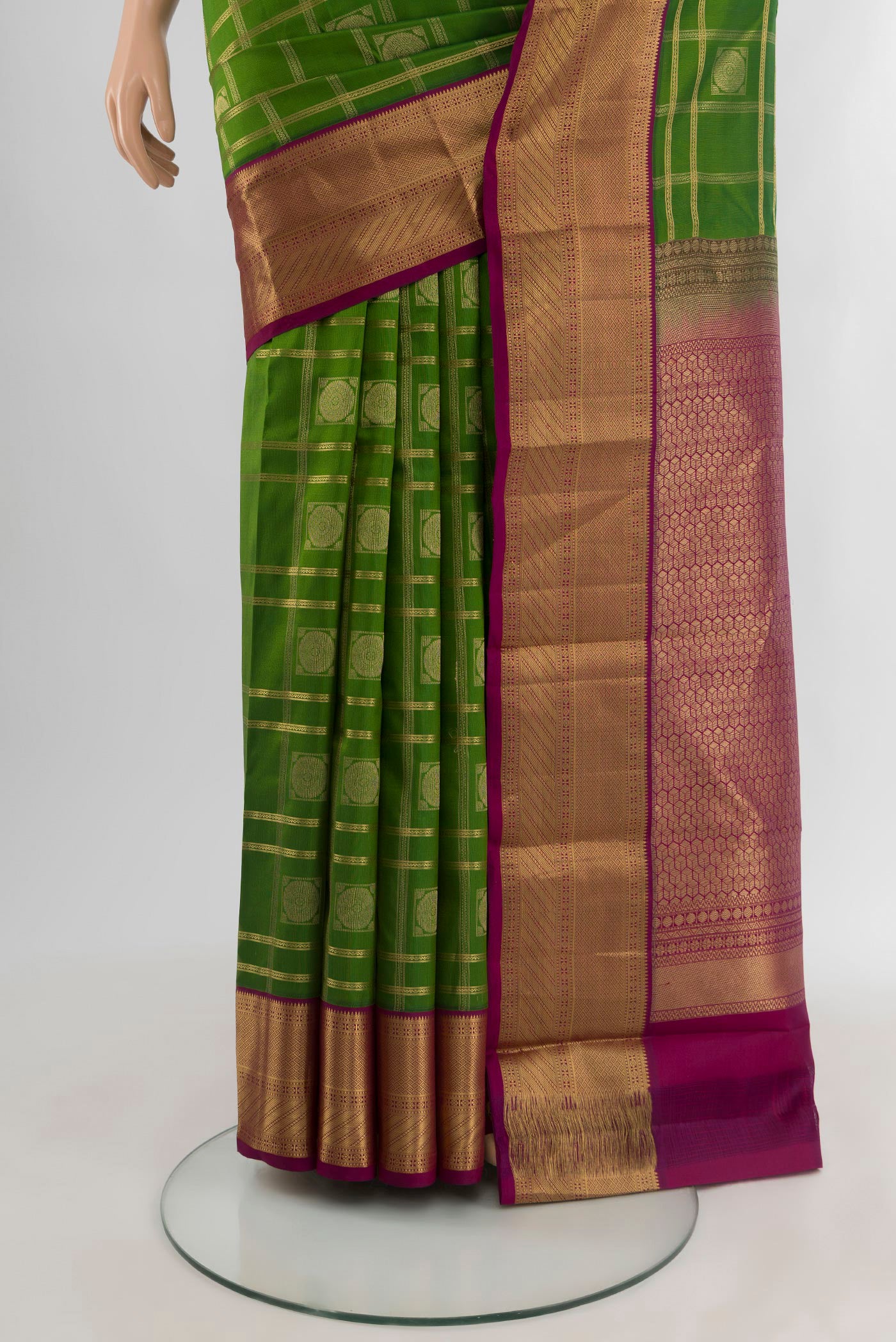 Pleats and pallu of Green Kanchipuram Silk Saree with Checked design on the body and Zari Border. 