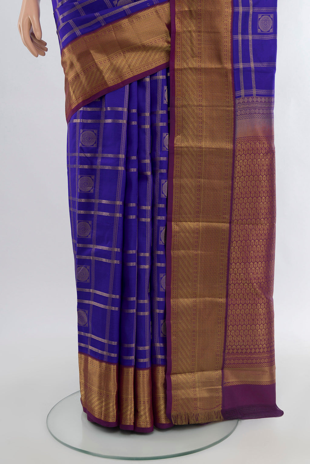Pleats and pallu of Royal Blue Kanchipuram Silk Saree with Checked design on the body and Zari Border. 