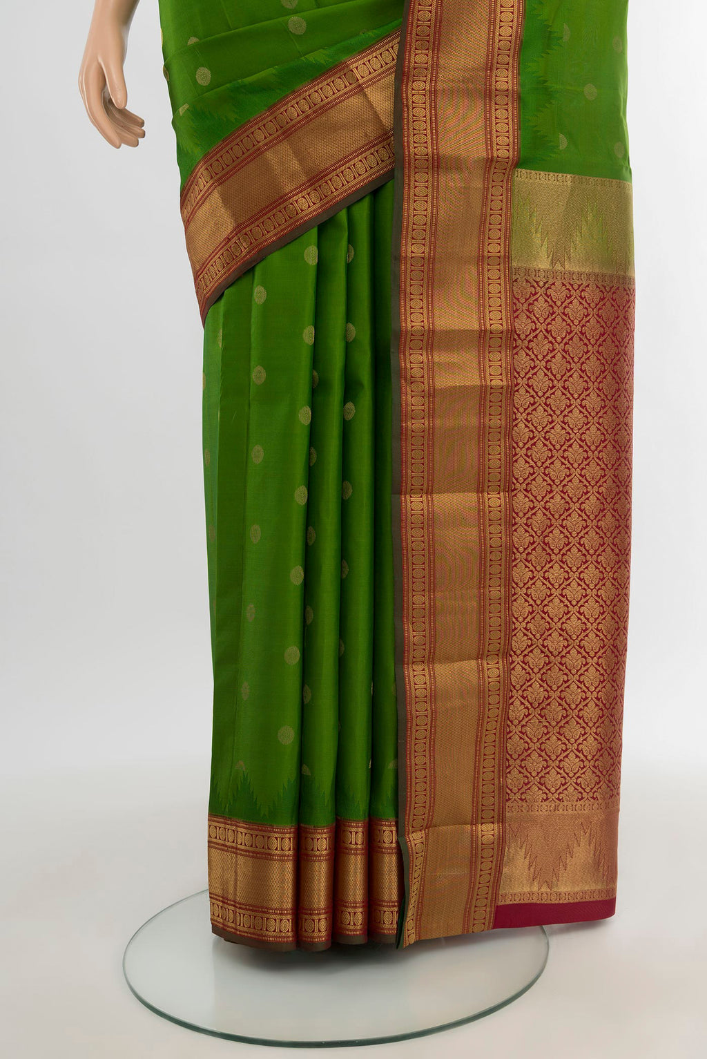 Pleats and pallu of Green Kanchipuram Silk Saree with Zari Butta on the body and Zari Border. 