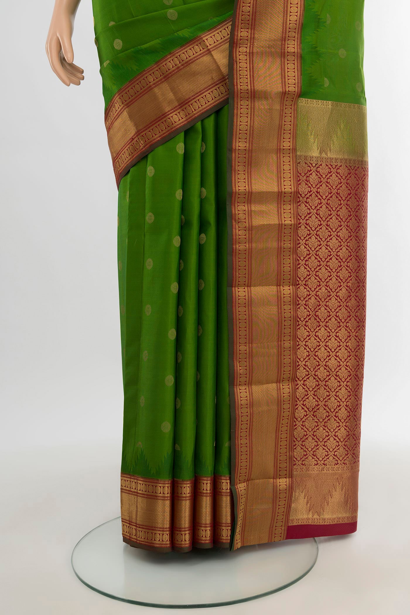 Pleats and pallu of Green Kanchipuram Silk Saree with Zari Butta on the body and Zari Border. 