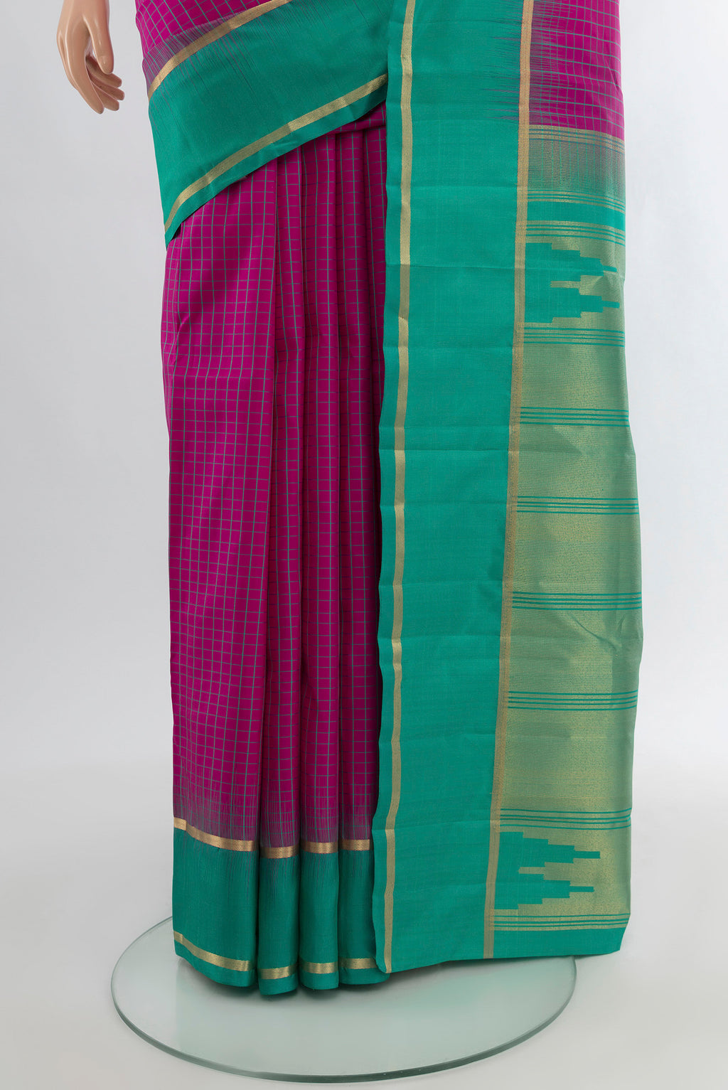 Pleats and pallu of Rani Pink Kanchipuram Silk Saree with Checked design on the body and Silk Border. 