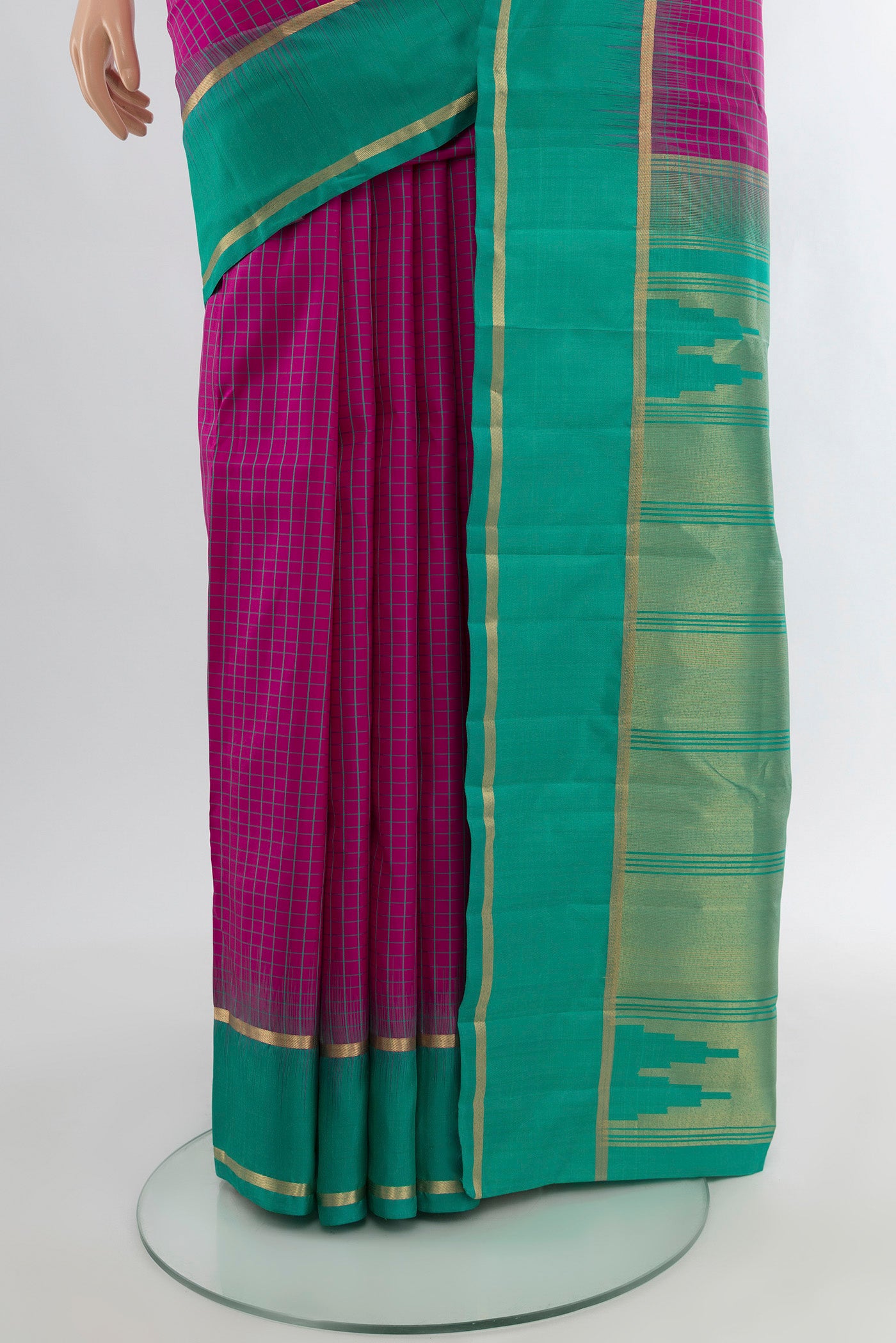 Pleats and pallu of Rani Pink Kanchipuram Silk Saree with Checked design on the body and Silk Border. 