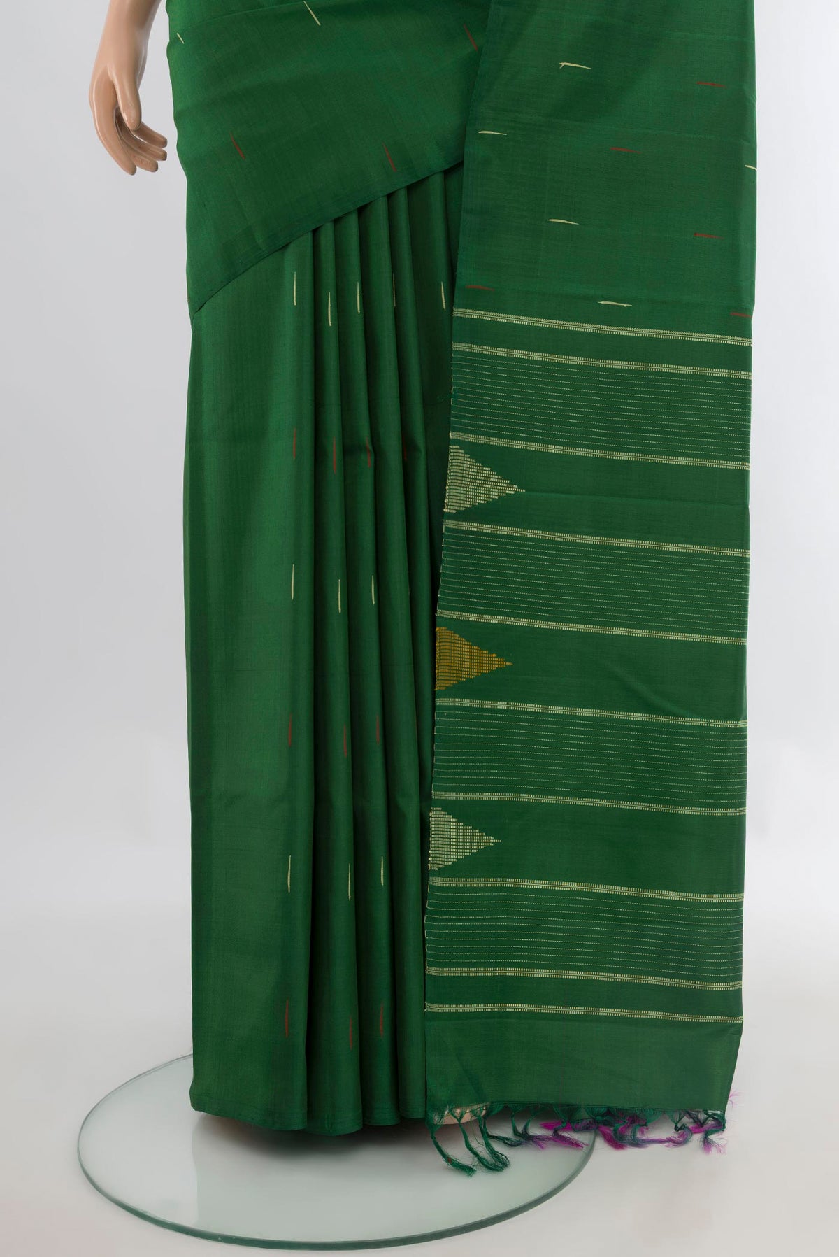 Pleats and pallu of Pure Silk Green Kanchipuram Saree with Thread Butta on the body and Without Border. 