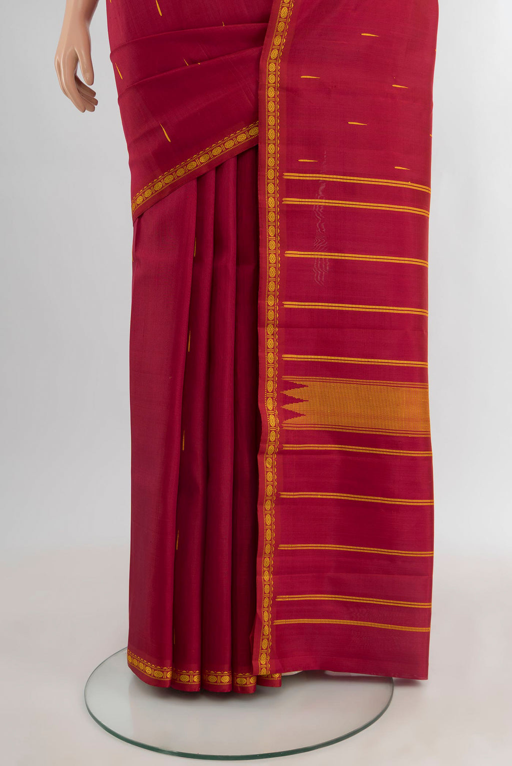 Pleats and pallu of Maroon Kanchipuram Silk Saree with Thread Butta on the body and Thread Border. 
