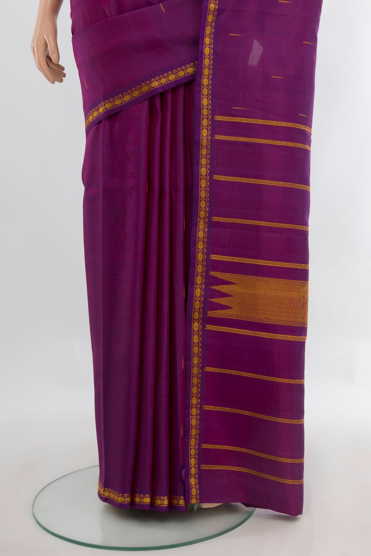 Pleats and pallu of Pure Silk Purple Kanchipuram Saree with Thread Butta on the body and Thread Border. 