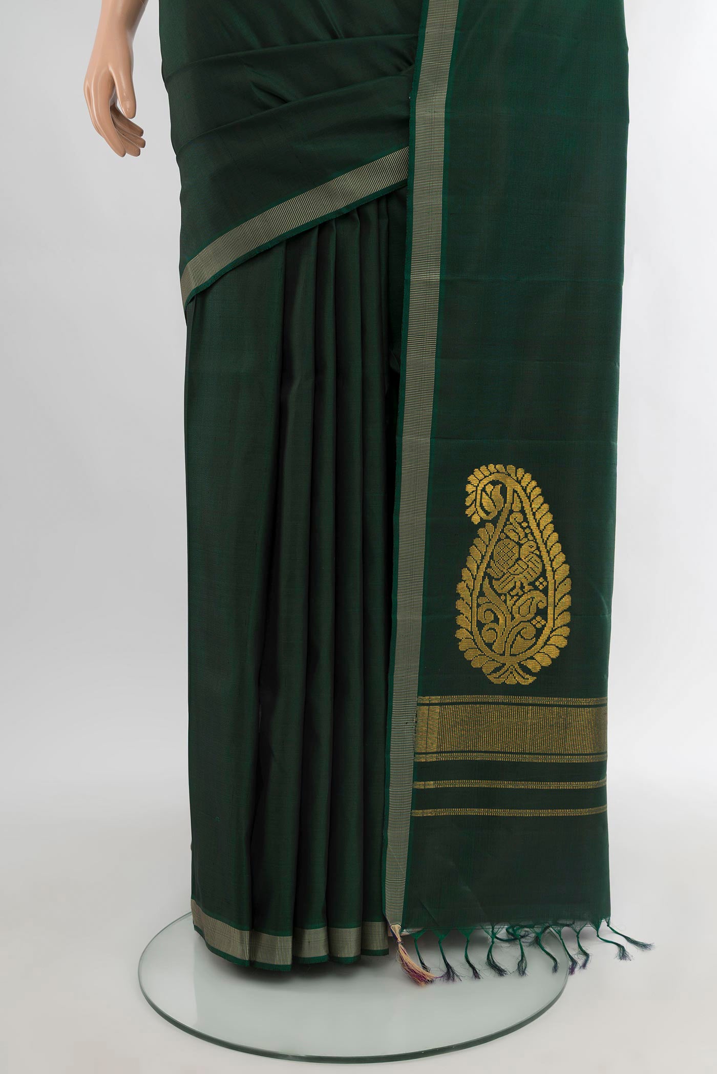 Pleats and pallu of Bottle Green Kanchipuram Silk Saree with Plain Body and Thread Border. 