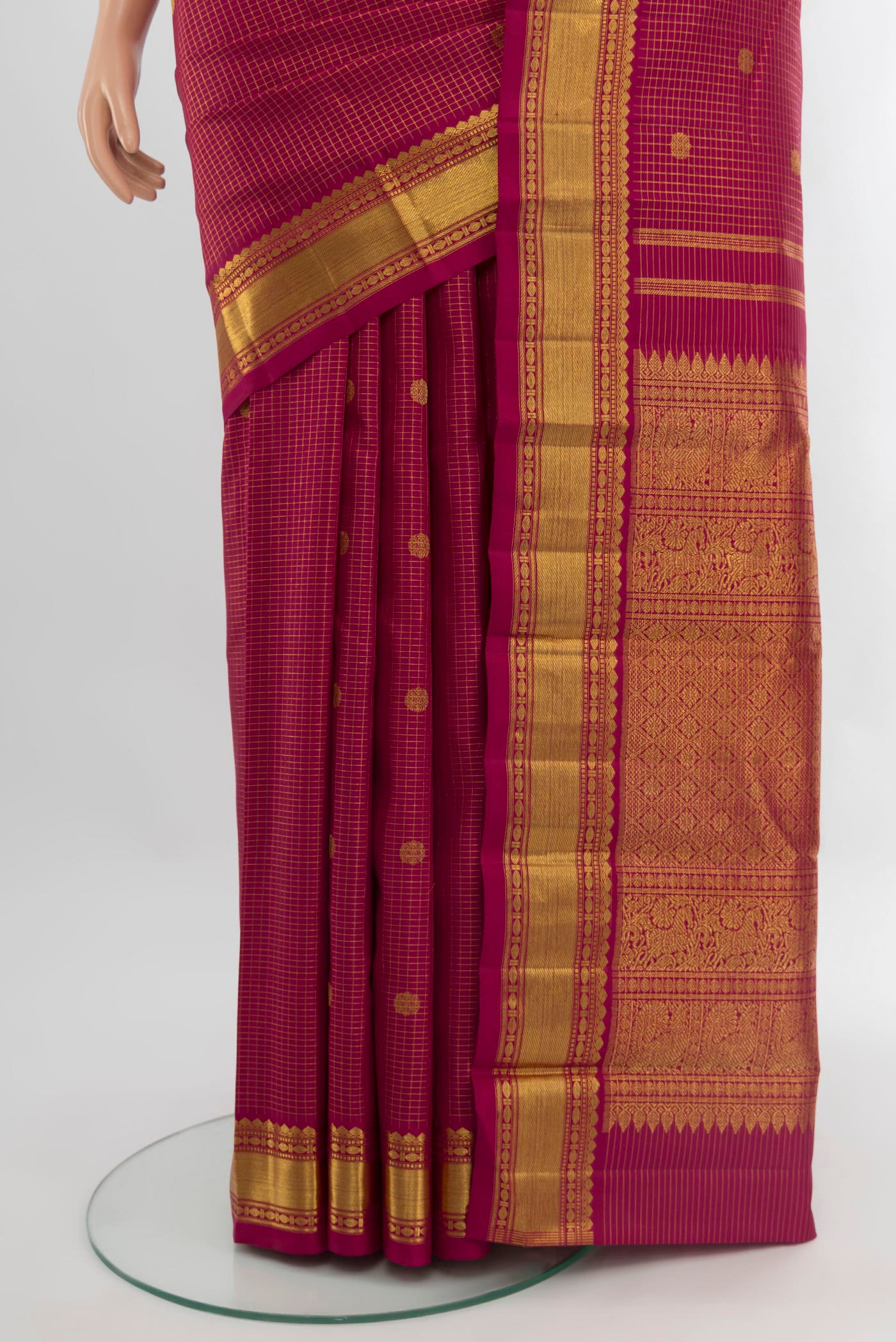 Pleats and pallu of Maroon Kanchipuram Silk Saree with Checked design on the body and Zari Border. 