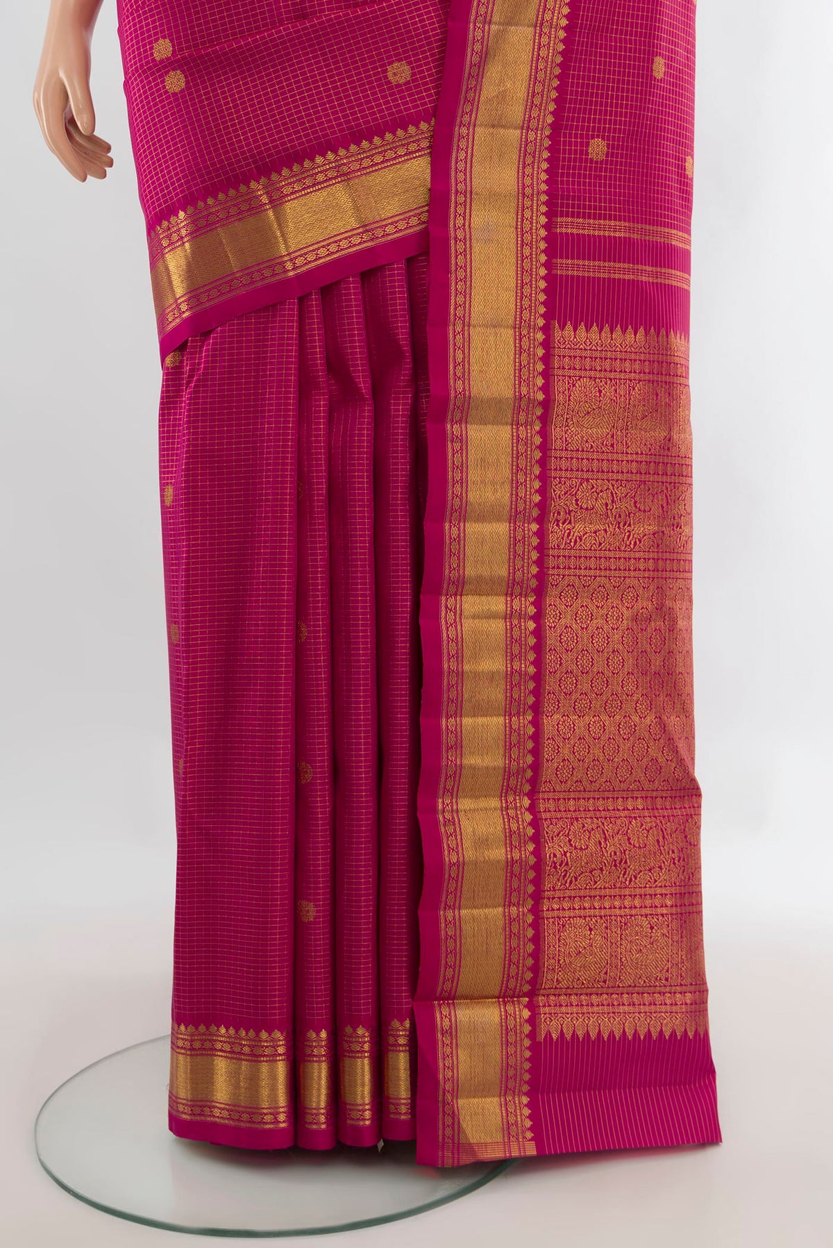 Pleats and pallu of Pure Silk Dark Pink Kanchipuram Saree with Checked design on the body and Zari Border. 