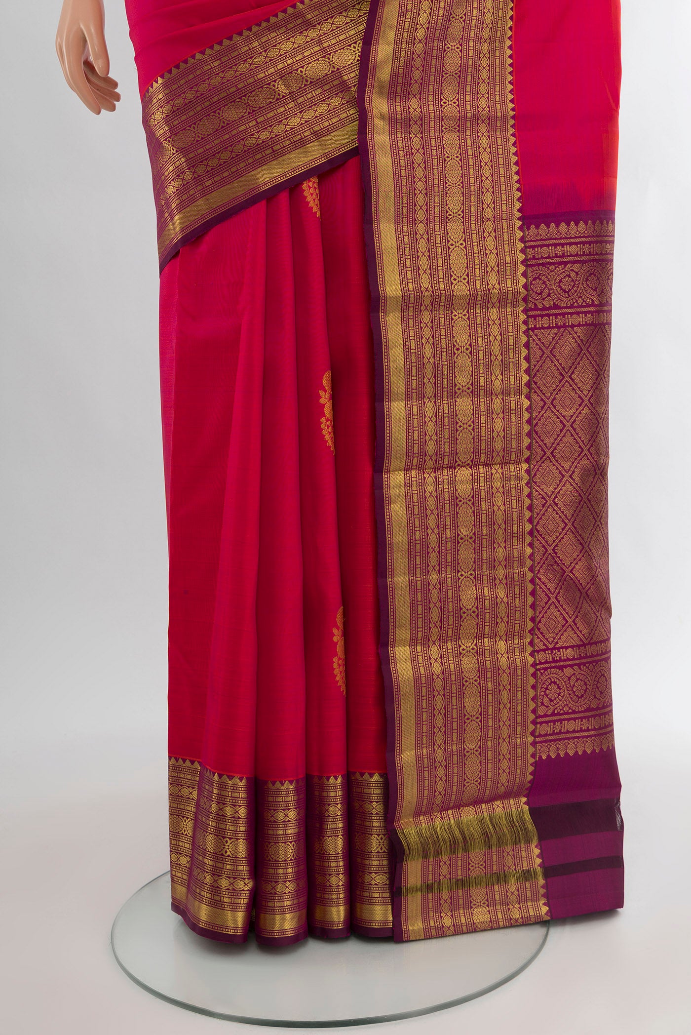 Pleats and pallu of Pink Kanchipuram Silk Saree with Zari Butta on the body and Zari Border. 