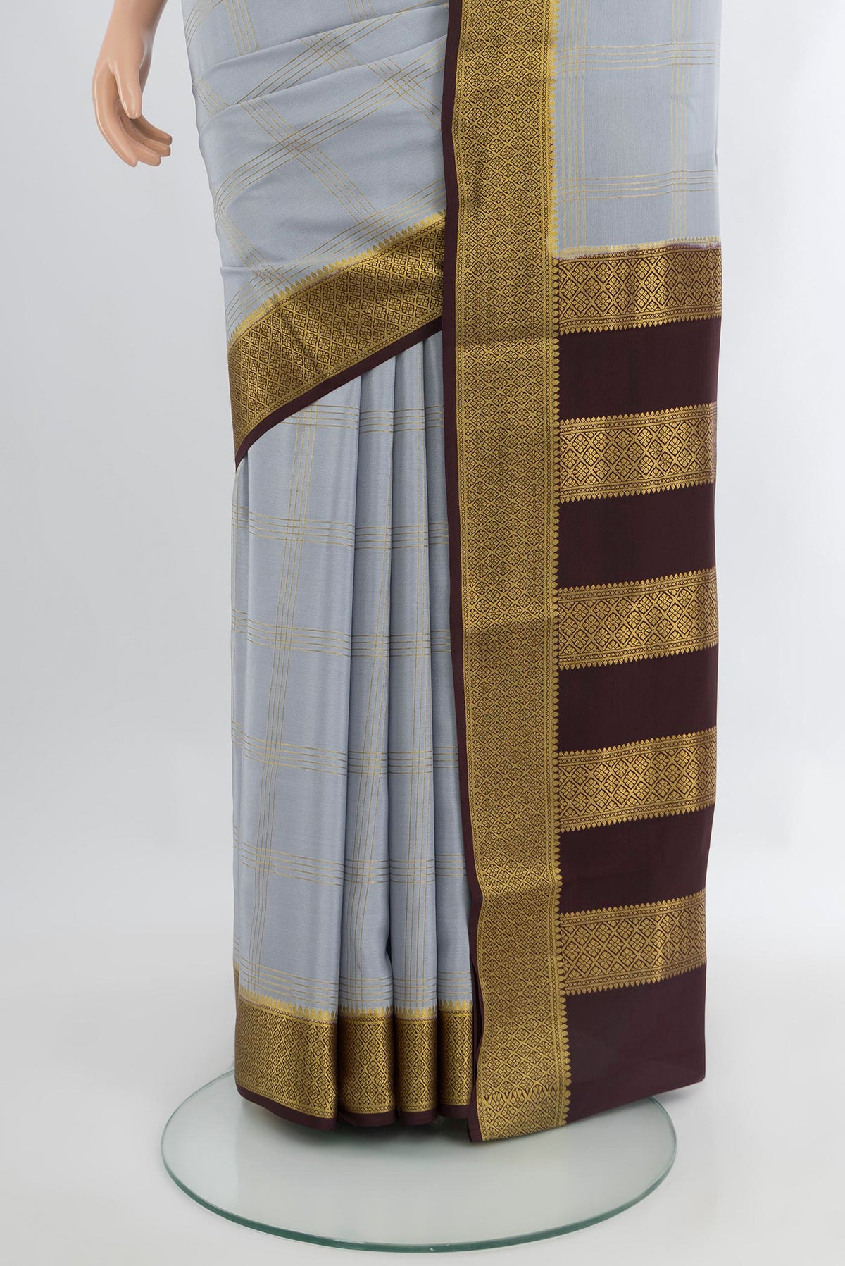 Pleats and pallu of Lilac Mysore Crepe Saree with Checked design on the body and Zari Border. 