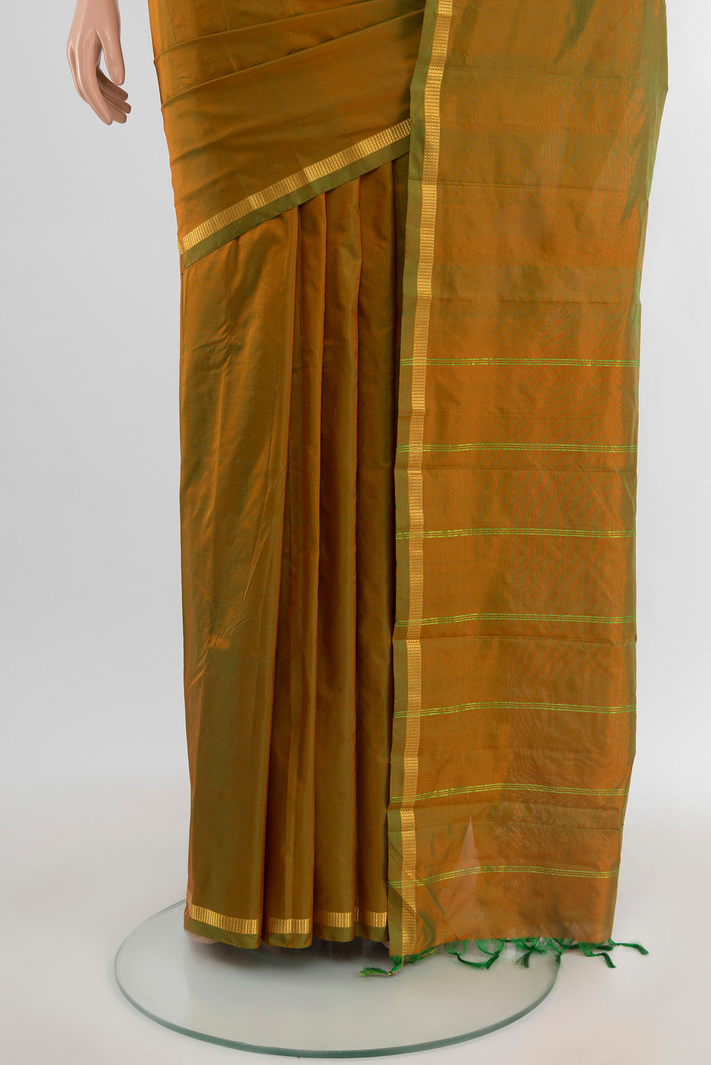 Pleats and pallu of Mehandi Green Dual Tone Kanchipuram Silk Saree with Zari Butta on the body and Zari Border. 