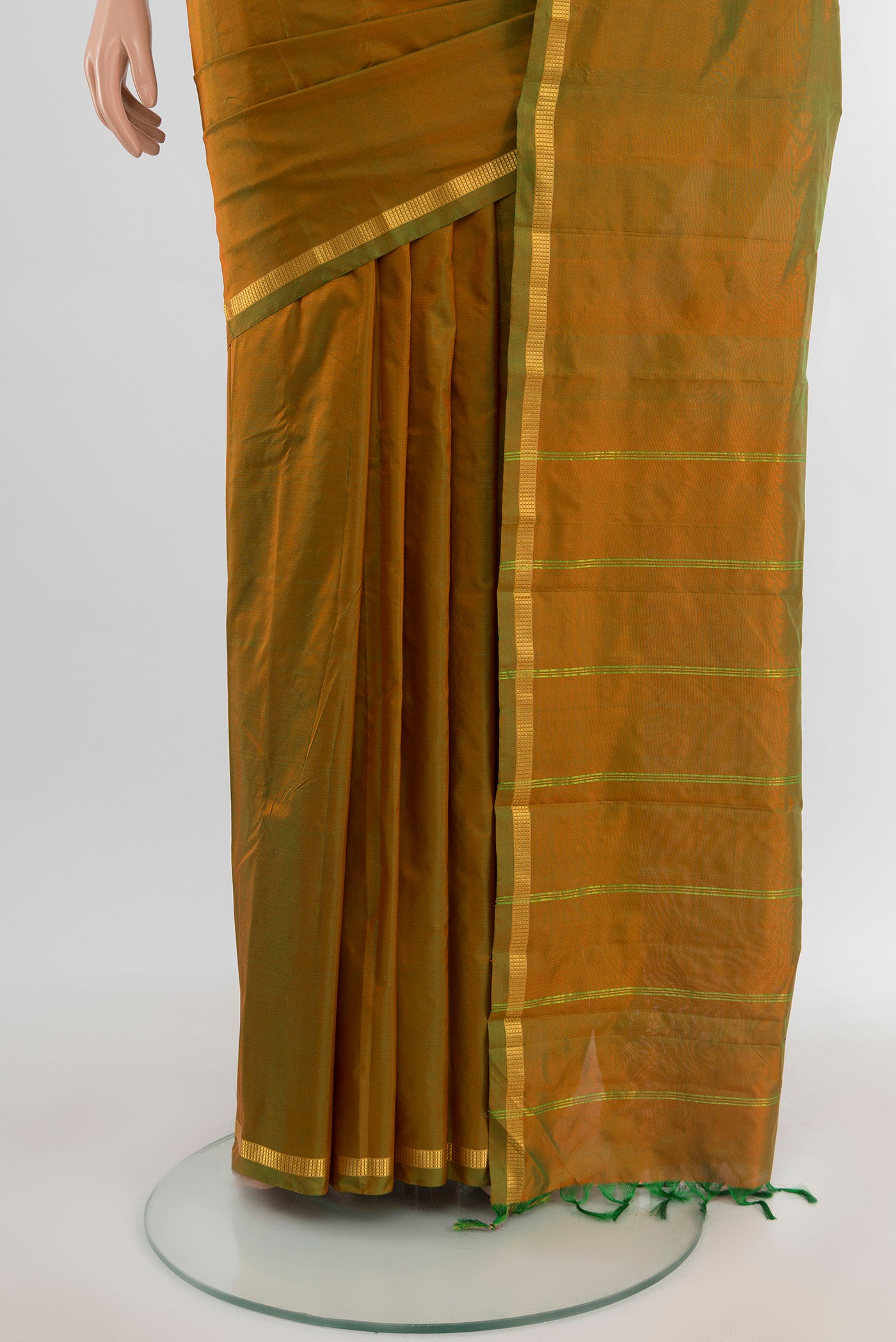 Pleats and pallu of Mehandi Green Dual Tone Kanchipuram Silk Saree with Zari Butta on the body and Zari Border. 