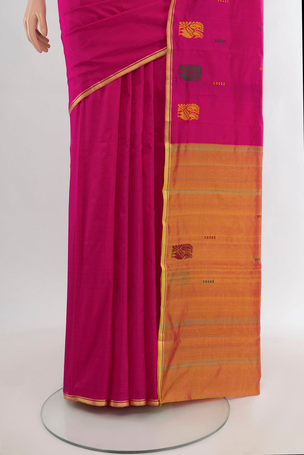 Pleats and pallu of Magenta Kanchipuram Silk Saree with Thread Butta on the body and Thread Border. 