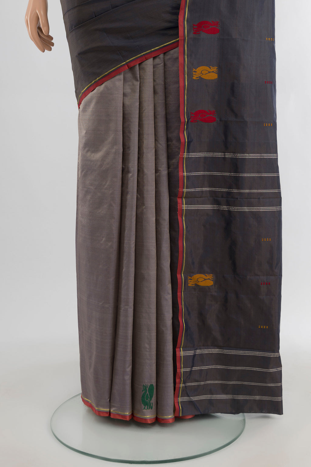 Pleats and pallu of Davys Grey Kanchipuram Silk Saree with Plain Body and Thread Border. 