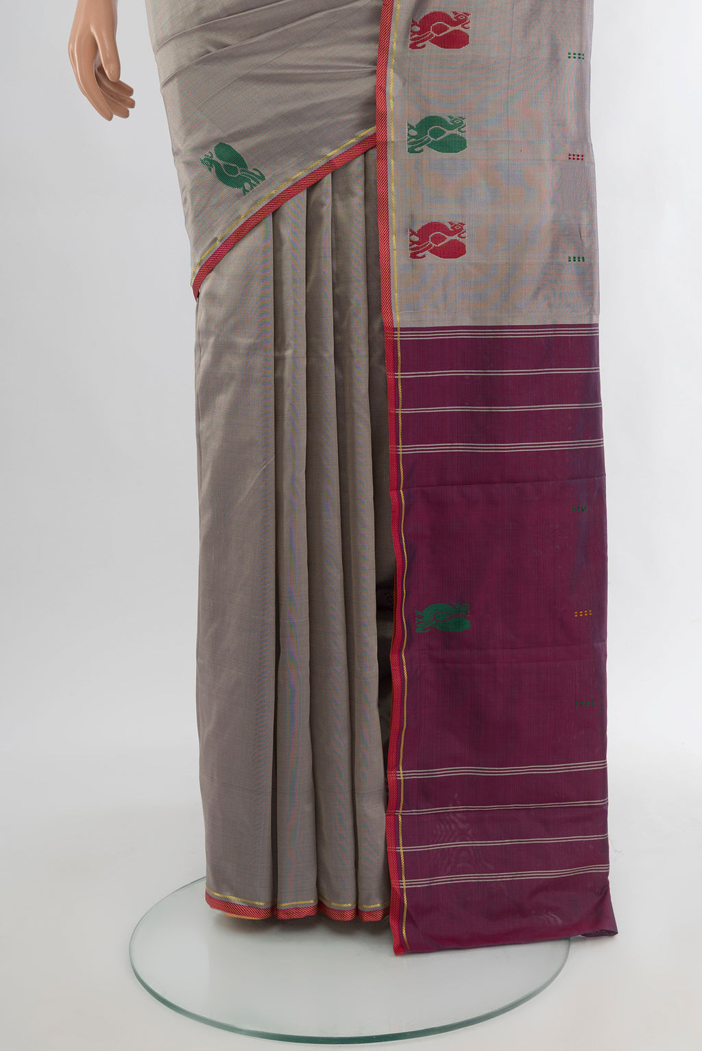 Pleats and pallu of Grey Kanchipuram Silk Saree with Plain Body and Thread Border. 