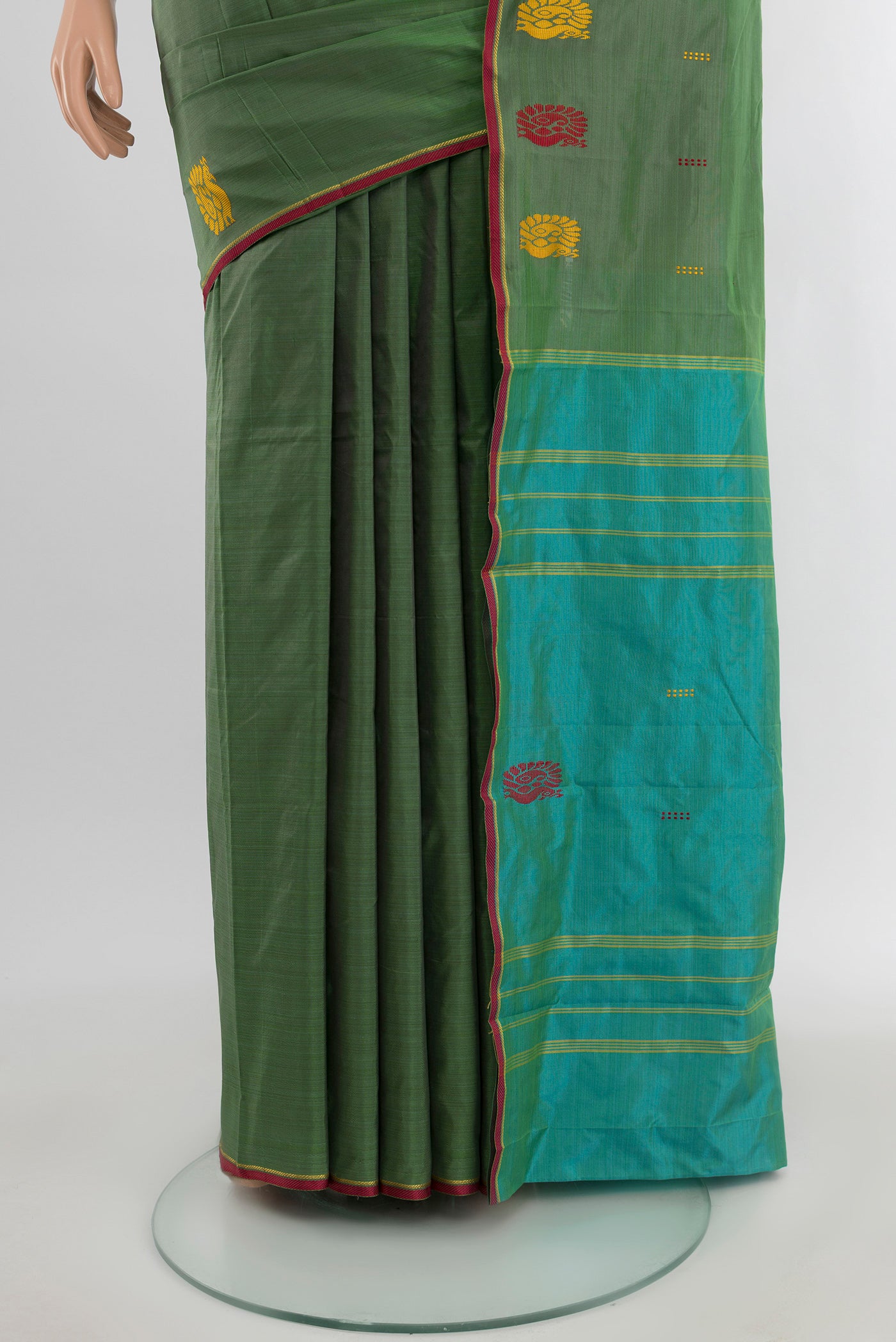Pleats and pallu of Green Kanchipuram Silk Saree with Plain Body and Thread Border. 