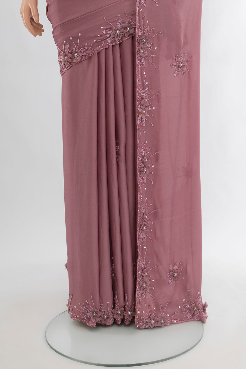 Pleats and pallu of Mauve Blended Crepe Saree with Embroidery on the body and Embroidery Border. 