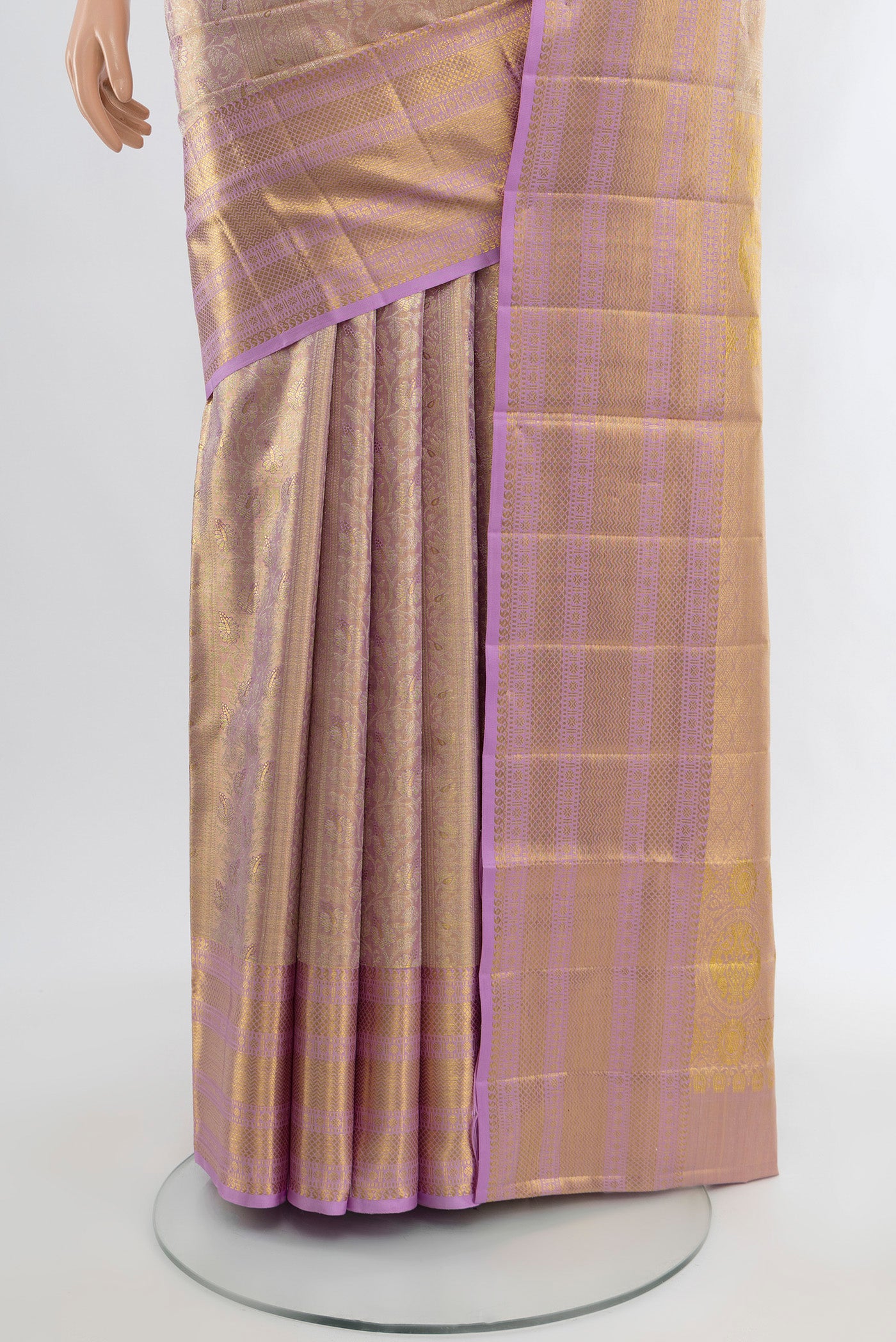 Pleats and pallu of Lavender Kanjivaram Tissue Silk Saree with Zari Brocade on the body and Zari Border. 