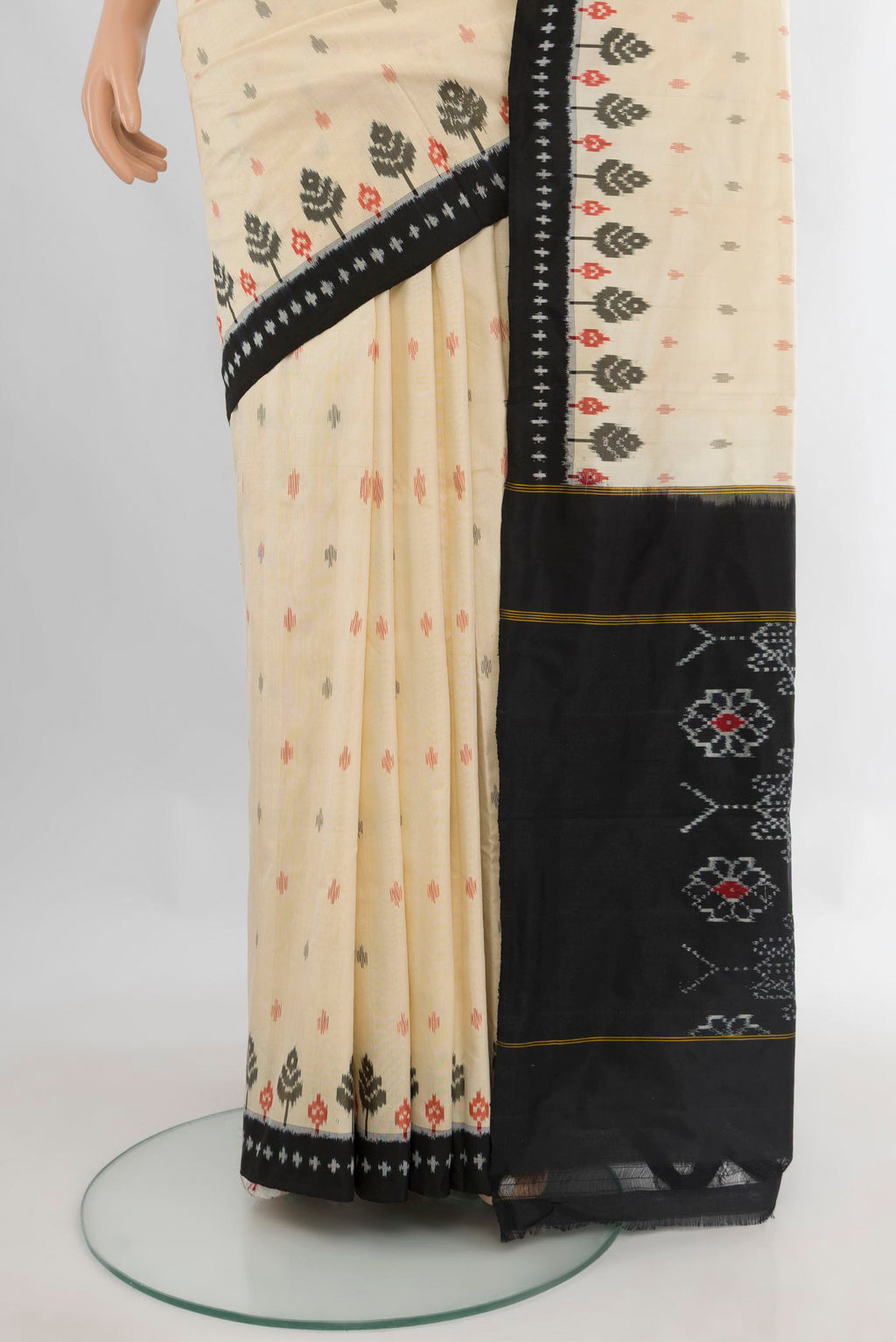 Pleats and pallu of Pure Silk Cream Pochampally Saree with Pure Ikat on the body and Ikat Border. 