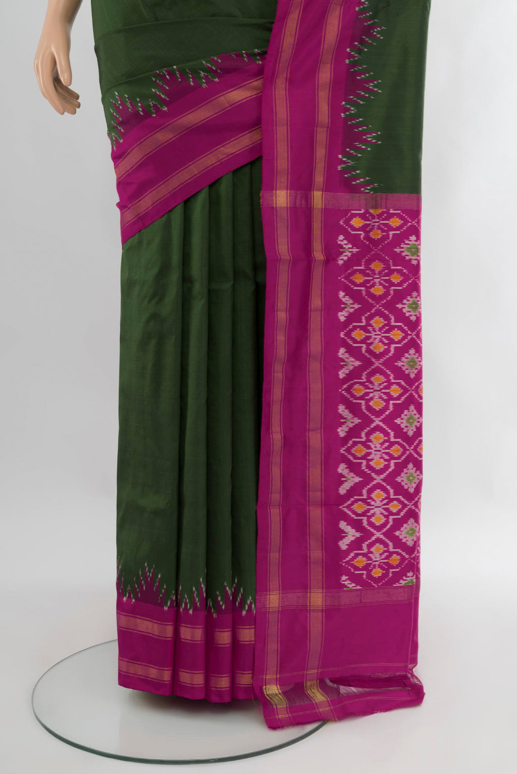 Pleats and pallu of Bottle Green Pochampally Silk Saree with Plain Body and Ganga Jamuna Border. 