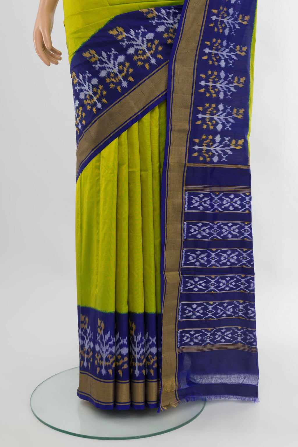 Pleats and pallu of Parrot Green Pochampally Silk Saree with Plain Body and Ikat Border. 