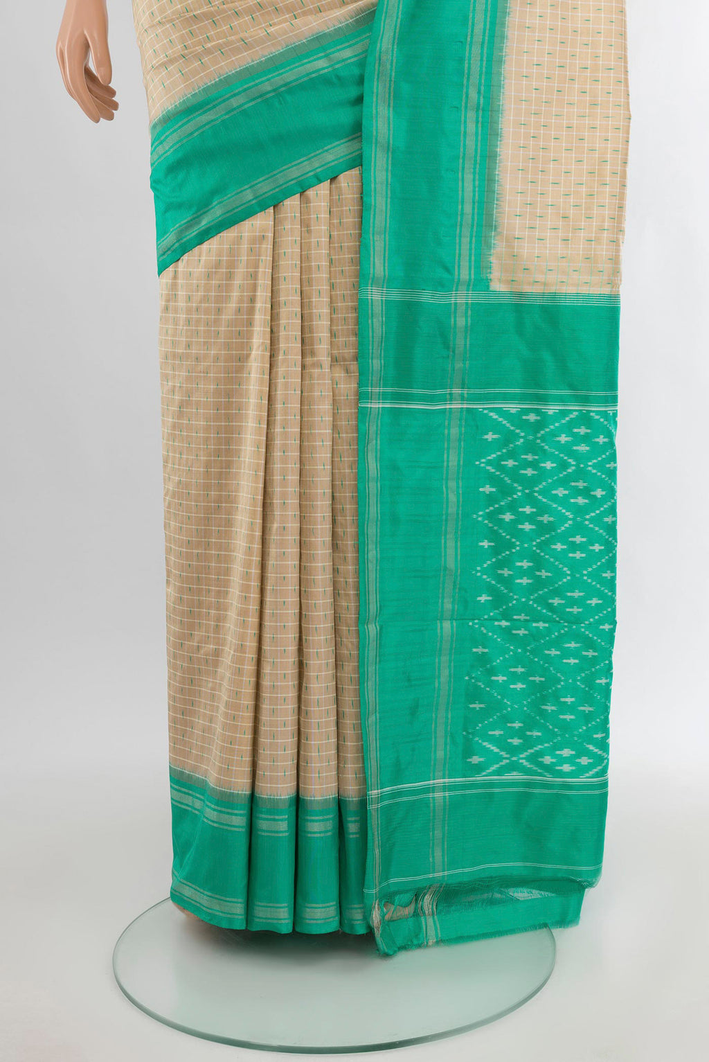 Pleats and pallu of Cream Pochampally Silk Saree with Ikat design on the body and Plain Border. 