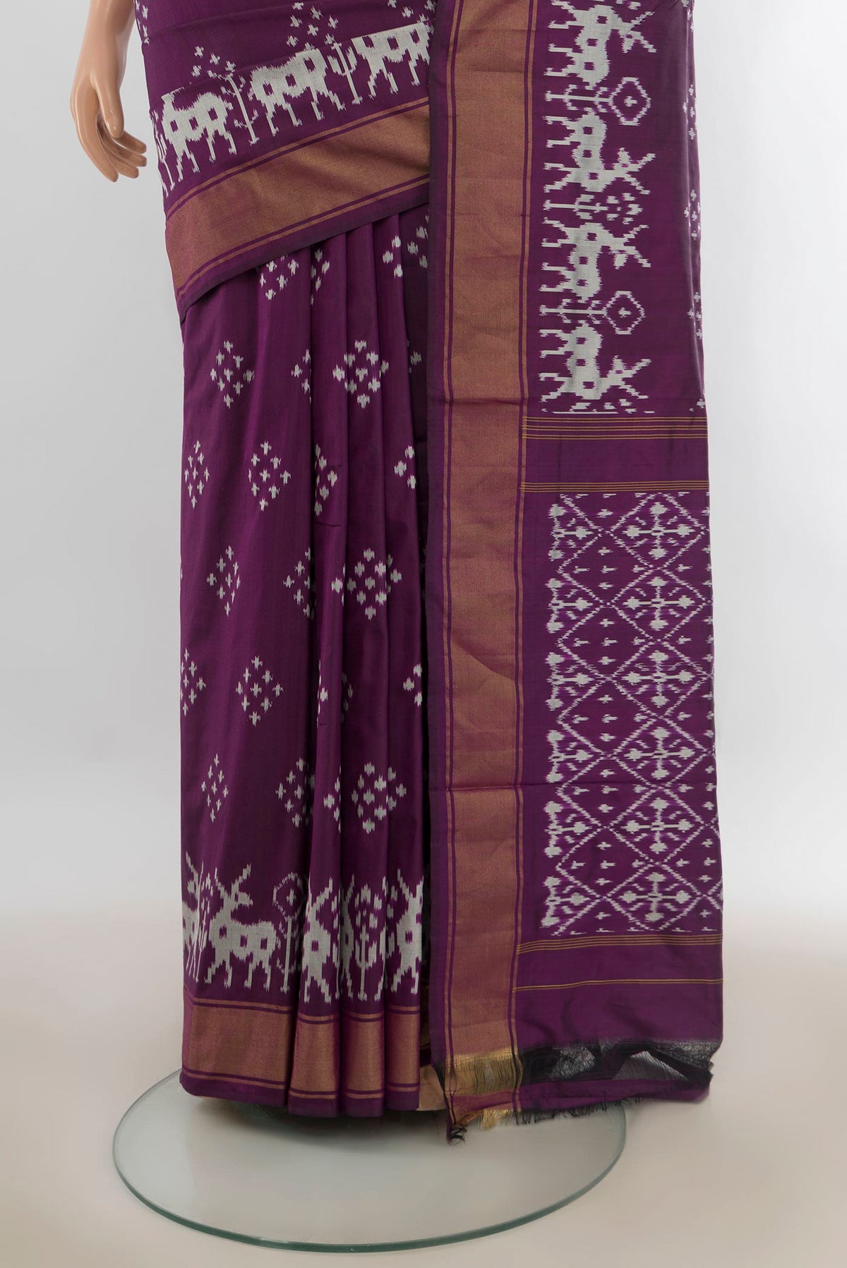 Pleats and pallu of Pure Silk Purple Pochampally Saree with Pure Ikat on the body and Zari Border. 