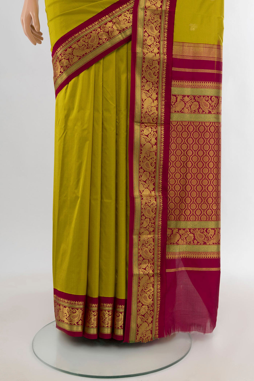 Pleats and pallu of Mehandi Green Kanchipuram Silk Nine Yards Saree with Zari Butta on the body and Zari Border. 