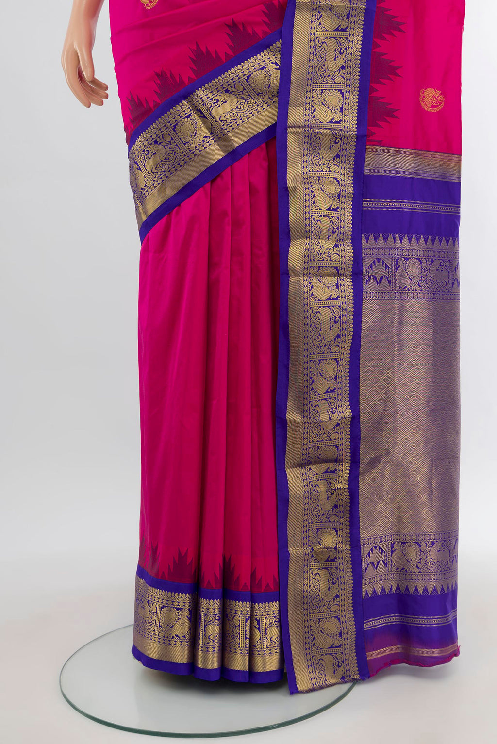 Pleats and pallu of Rani Pink Bangalore Silk - kadyal Nine Yards Saree with Zari Butta on the body and Zari Border. 