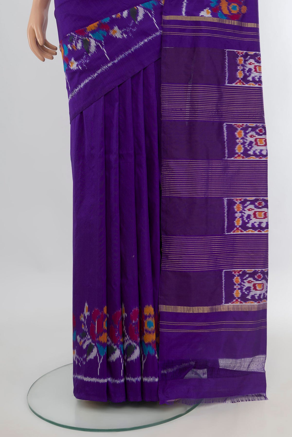 Pleats and pallu of Pure Silk Violet Pochampally Saree with Plain Body and Ikat Border. 
