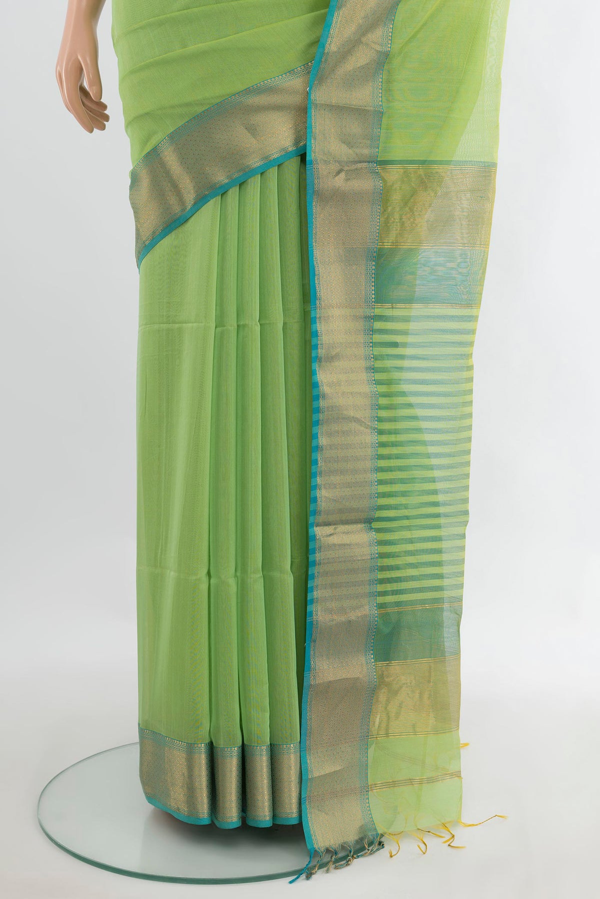 Pleats and pallu of Light Green Maheshwari Cotton Saree with Plain Body and Zari Border. 