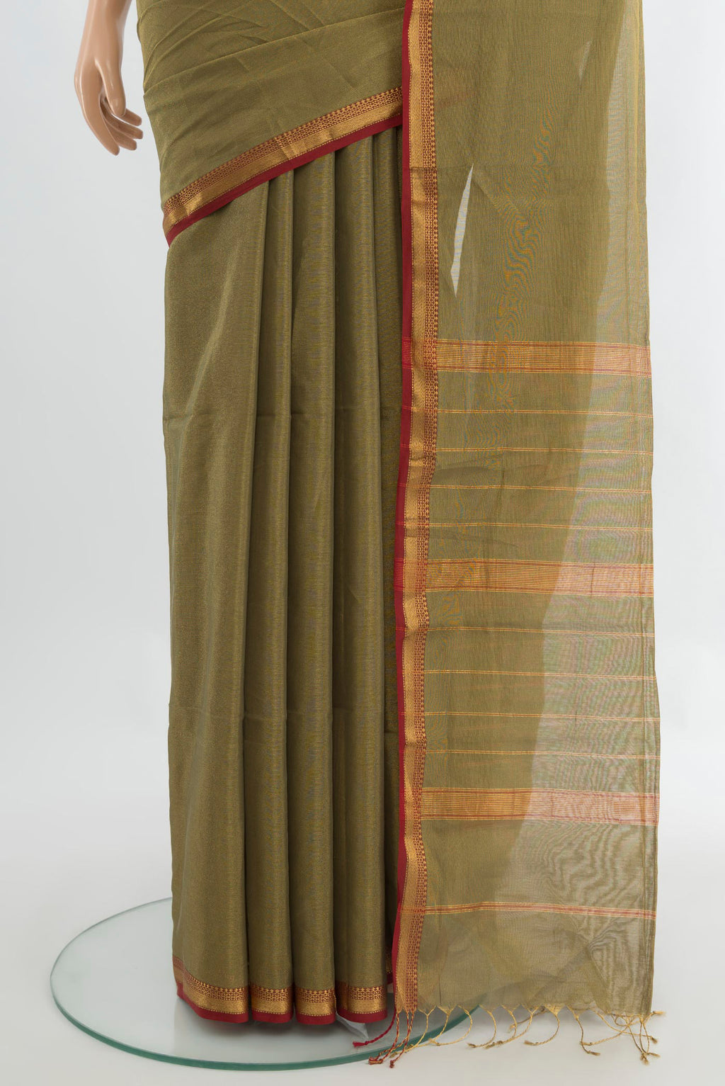 Pleats and pallu of Golden Maheshwari Silk Cotton Saree with Zari Butta on the body and Silk Border. 
