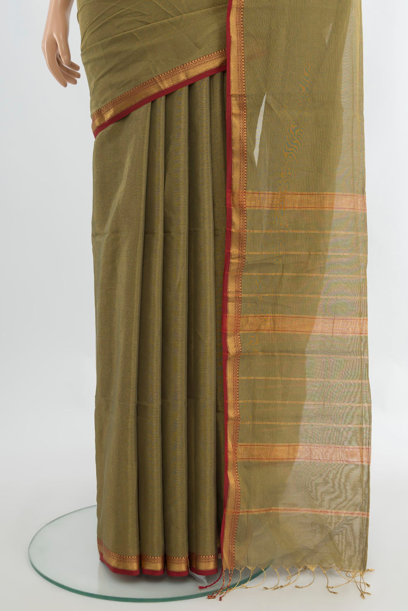Pleats and pallu of Golden Maheshwari Silk Cotton Saree with Zari Butta on the body and Silk Border. 