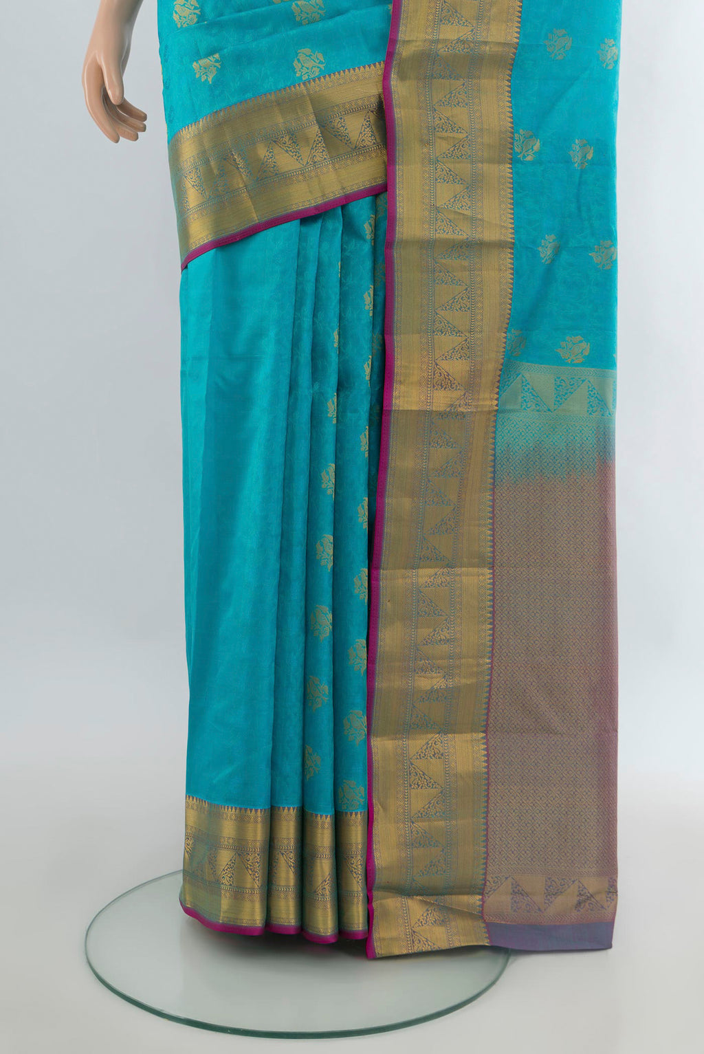 Pleats and pallu of Pure Silk Light Blue Kanchipuram Saree with Jacquard With Zari Butta on the body and Zari Border. 