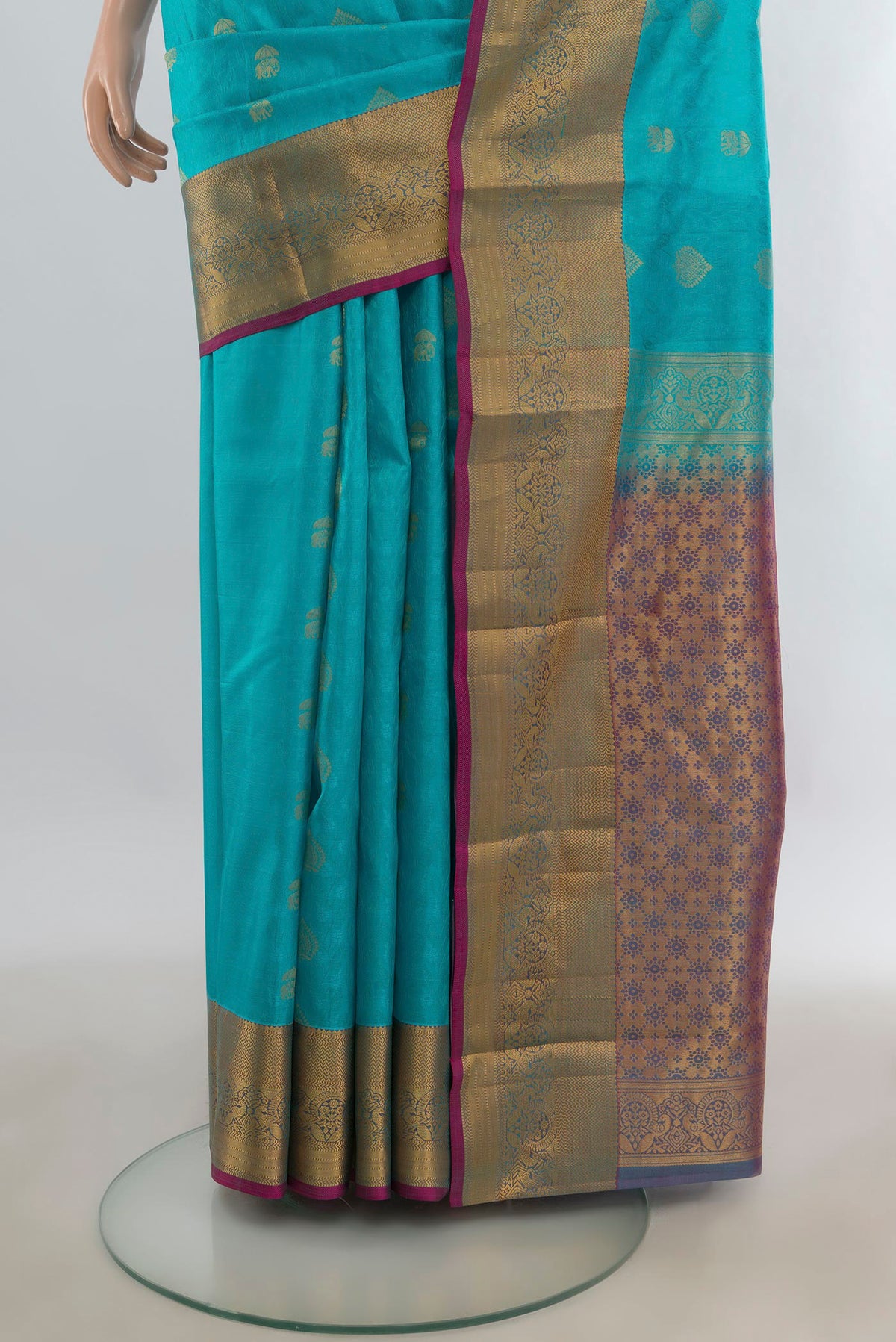 Pleats and pallu of Pure Silk Light Blue Kanchipuram Saree with Jacquard With Zari Butta on the body and Zari Border. 