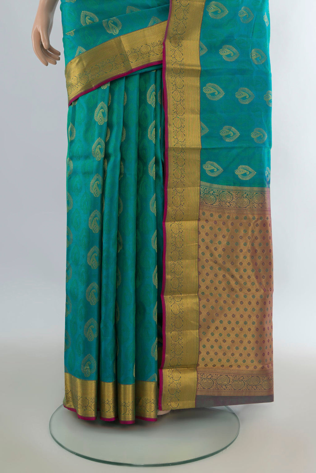 Pleats and pallu of Pure Silk Turquoise Kanchipuram Saree with Jacquard With Zari Butta on the body and Zari Border. 