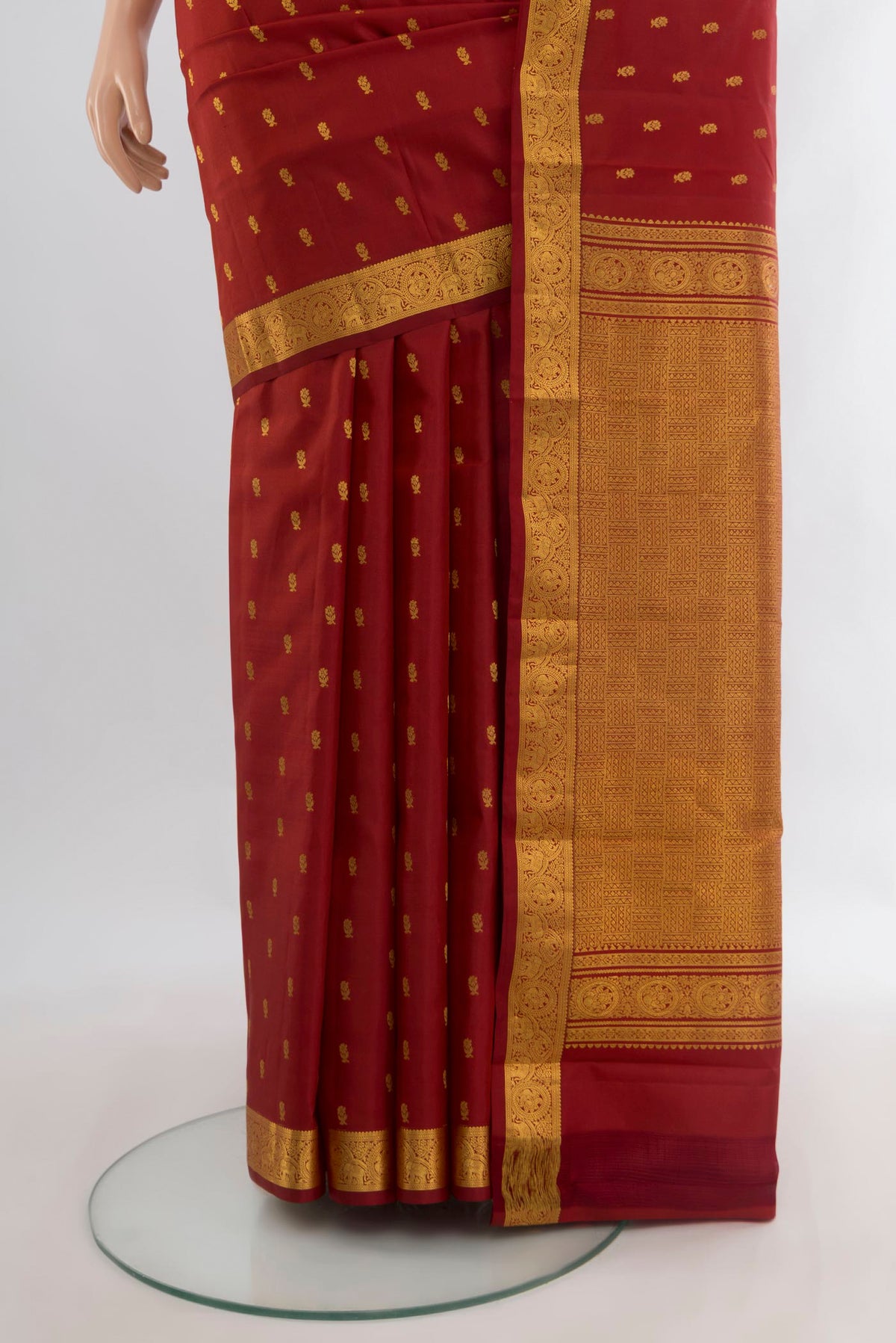 Pleats and pallu of Pure Silk Maroon Kanchipuram Saree with Zari Butta on the body and Zari Border. 