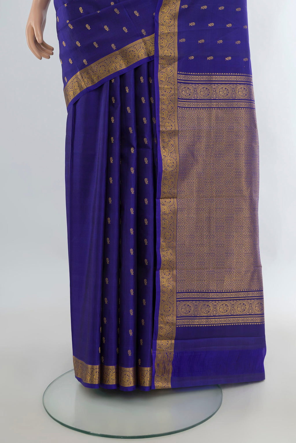 Pleats and pallu of Pure Silk Dark Blue Kanchipuram Saree with Zari Butta on the body and Zari Border. 