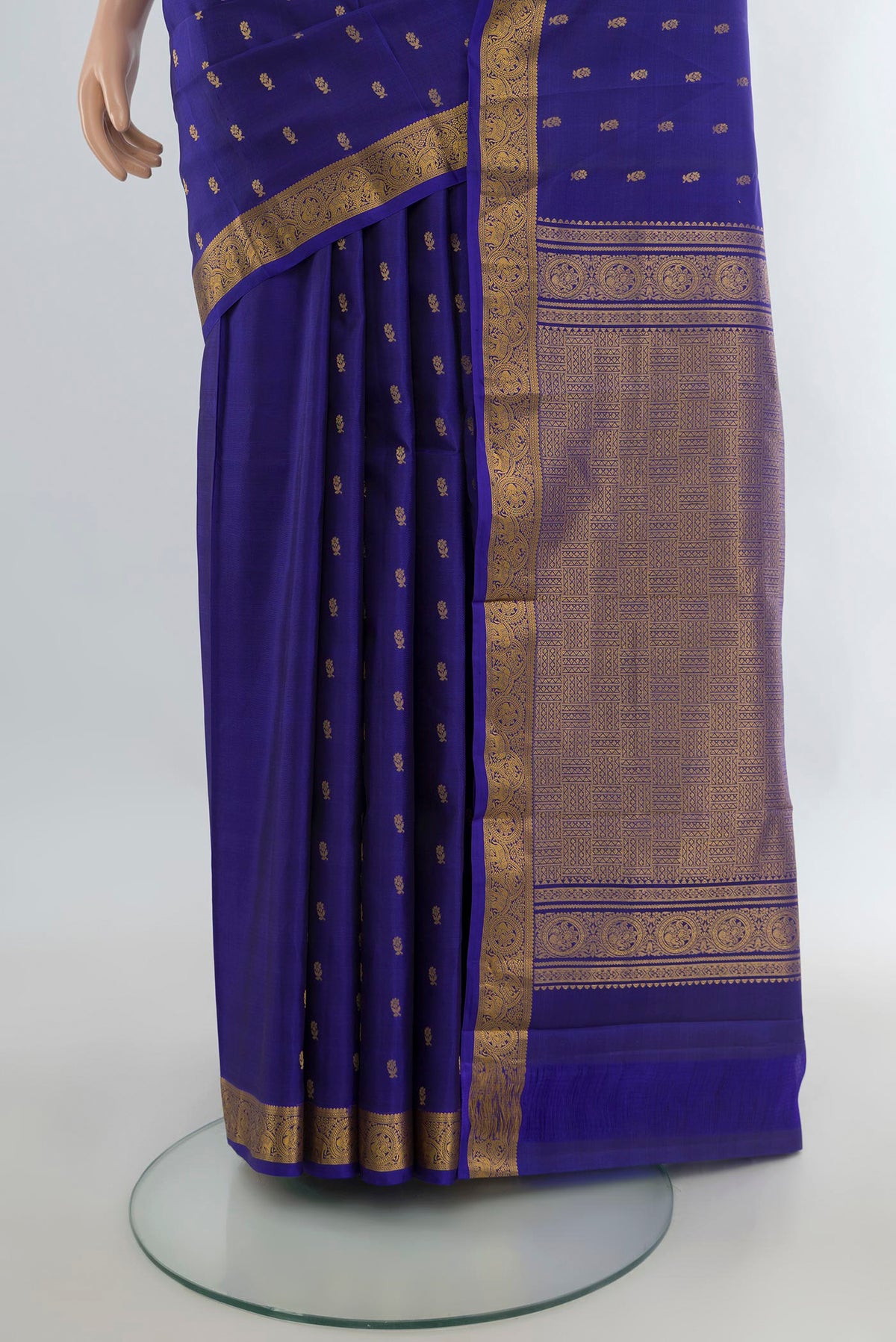 Pleats and pallu of Pure Silk Dark Blue Kanchipuram Saree with Zari Butta on the body and Zari Border. 