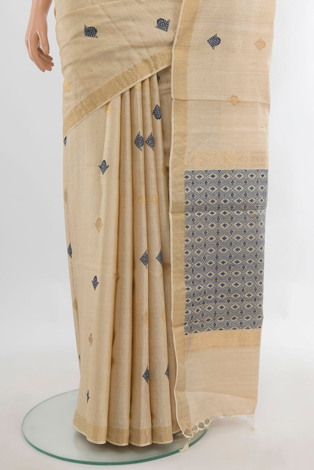 Pleats and pallu of Cream Tussar Saree with Thread Butta on the body and Zari Border. 