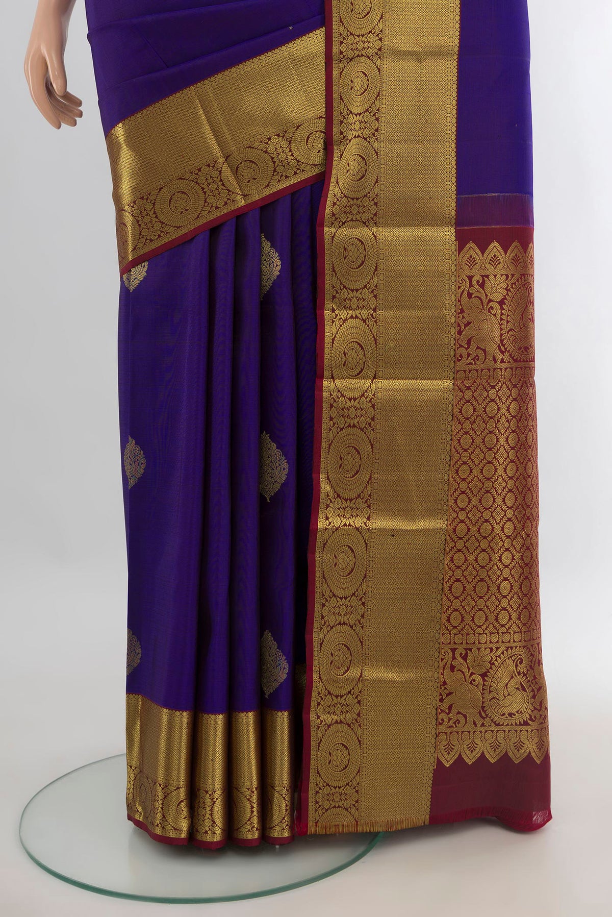 Pleats and pallu of Pure Silk Dark Blue Kanchipuram Saree with Zari Butta on the body and Zari Border. 