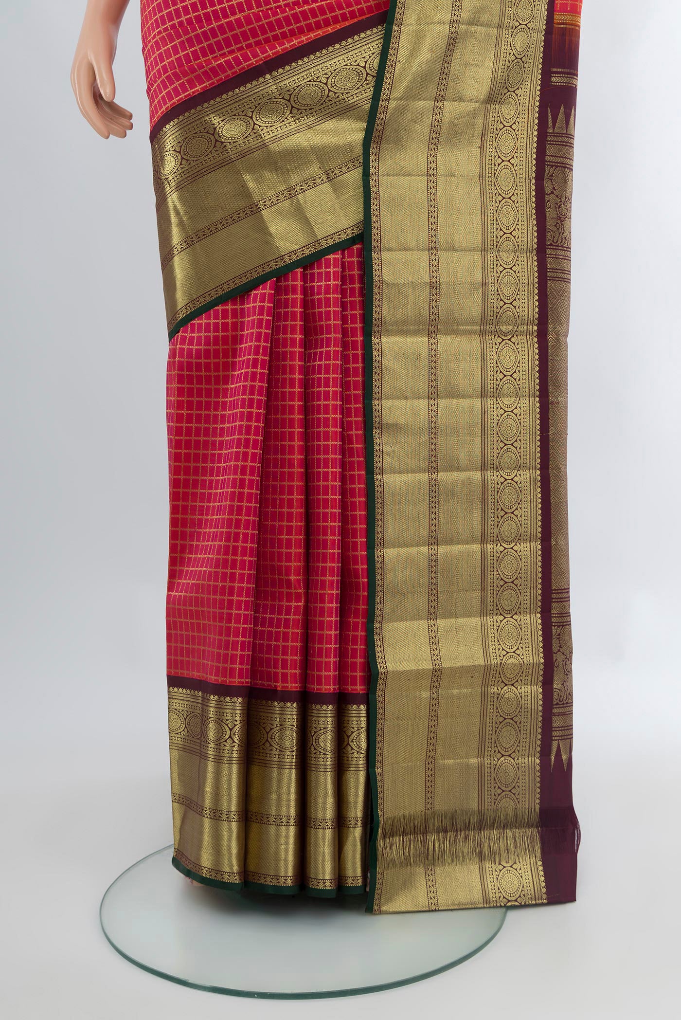 Pleats and pallu of Pink Kanchipuram Silk Saree with Checked design on the body and Zari Border. 