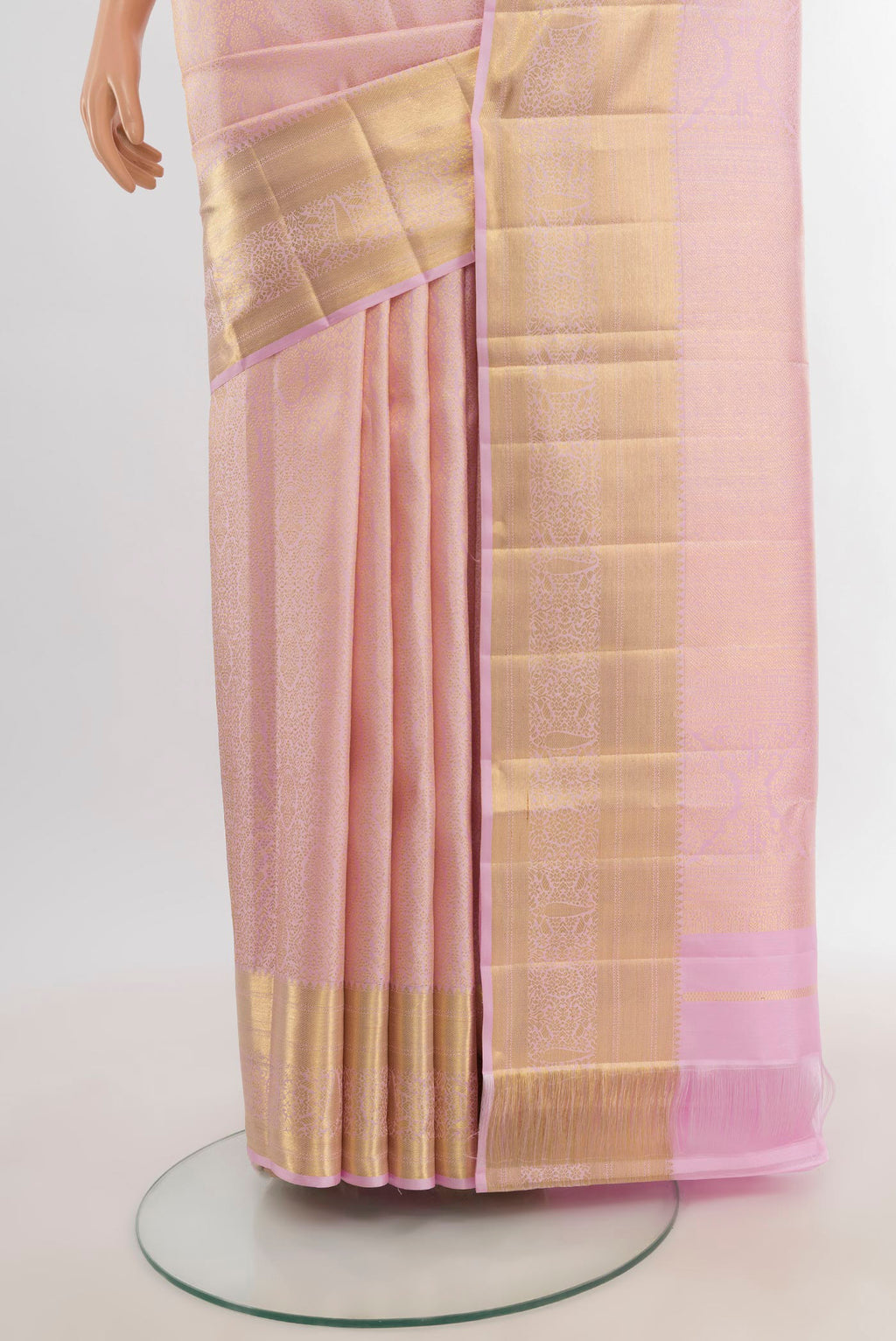 Pleats and pallu of Rose pink Kanchipuram Silk Saree with Zari Brocade on the body and Zari Border. 