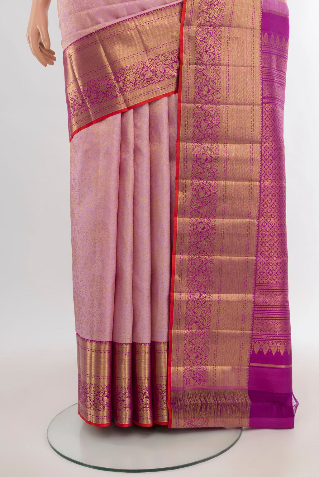 Pleats and pallu of Rose pink Kanchipuram Silk Saree with Zari Brocade on the body and Zari Border. 